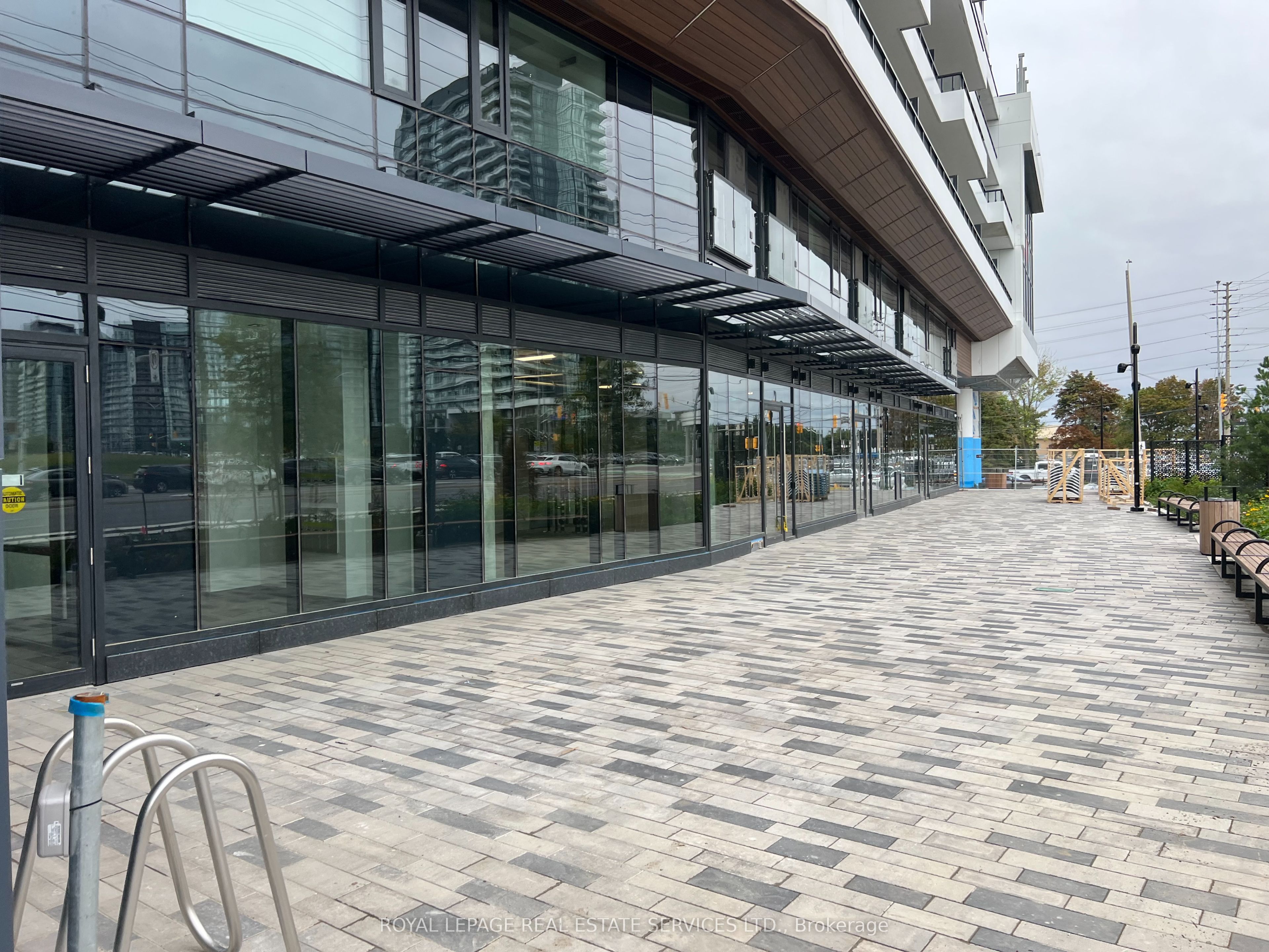 2475 Eglinton Ave W Property Photo 5