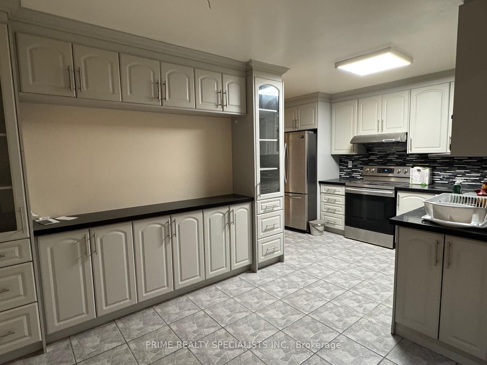 122 Olympia Crescent Property Photo 3