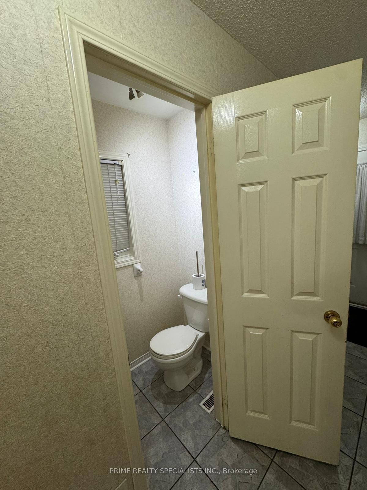 122 Olympia Crescent Property Photo 5