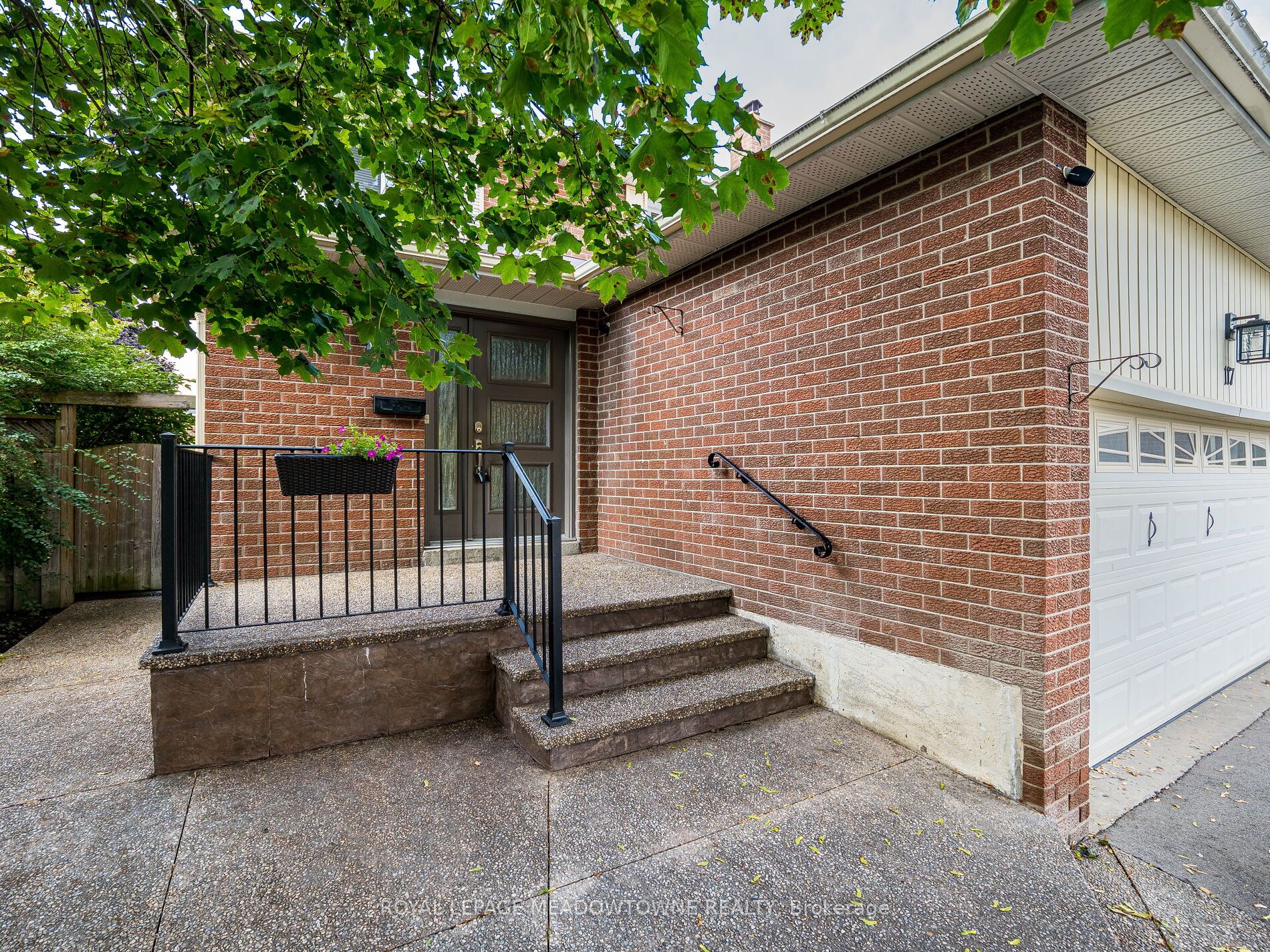 117 Fairglen Avenue Property Photo 3