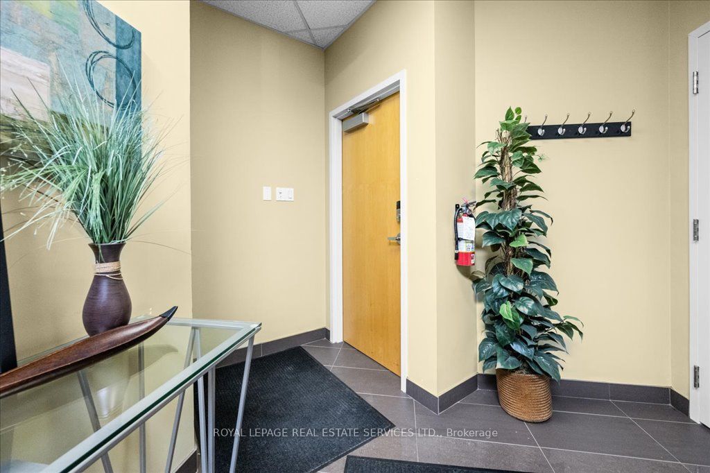 414 N Service Rd E Property Photo 5