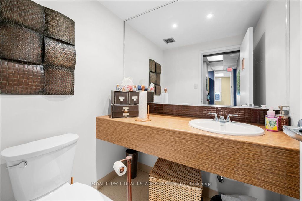 414 N Service Rd E Property Photo 20