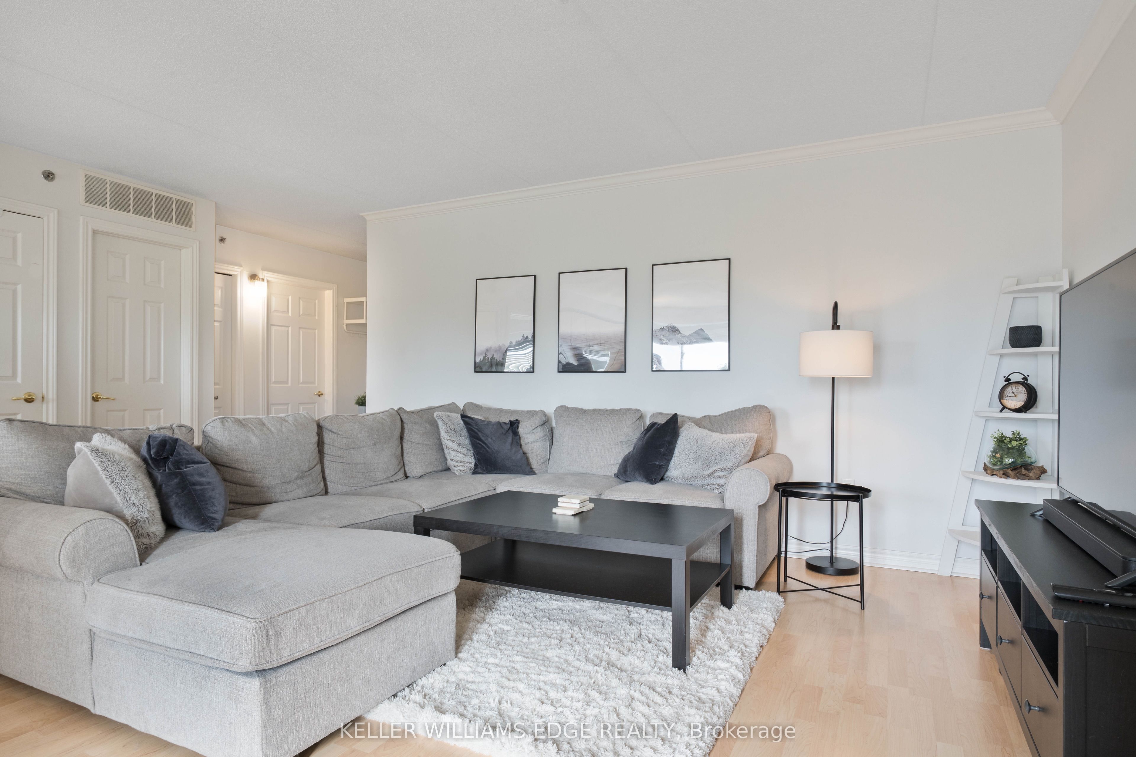 4450 Fairview Street 304 Property Photo 6