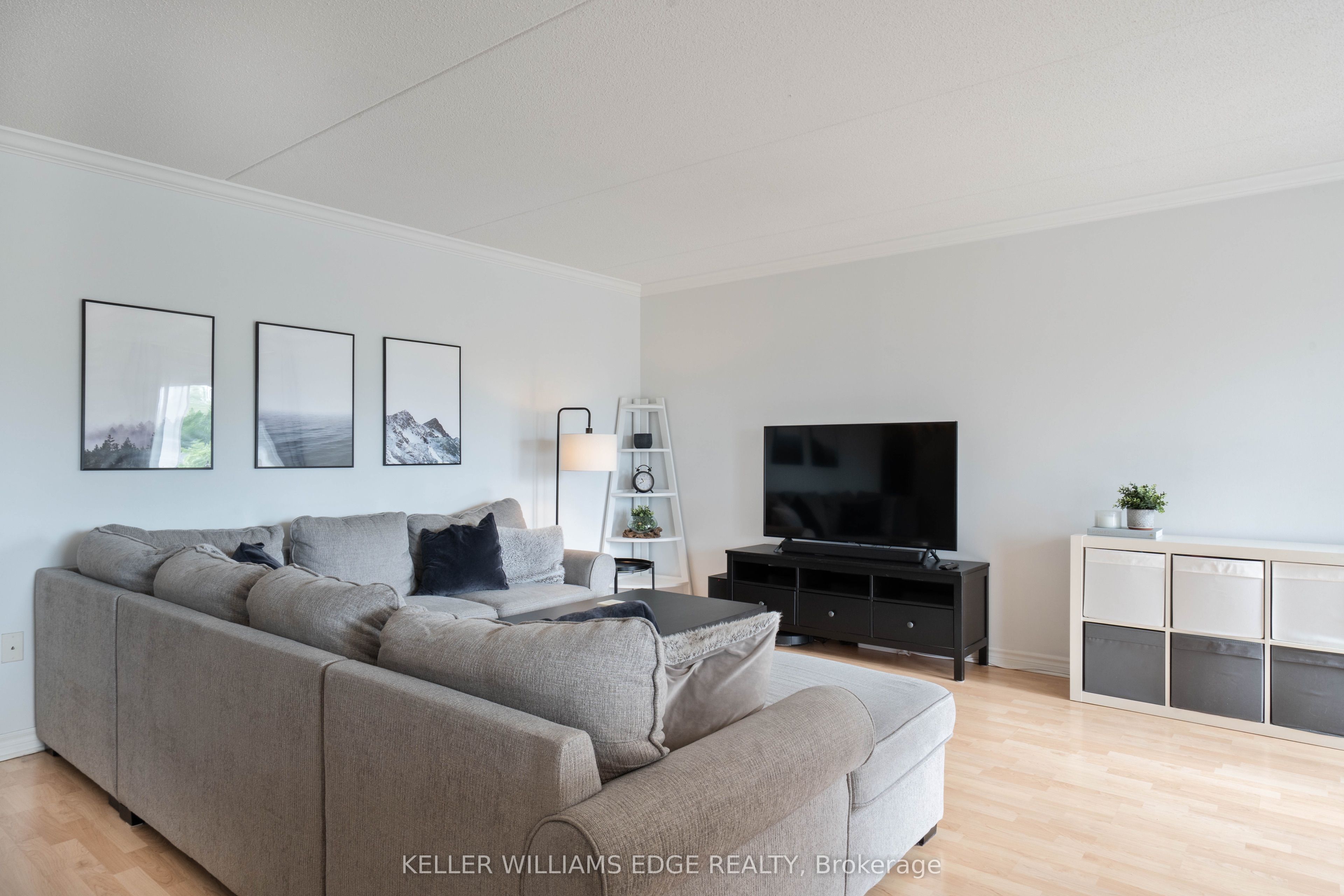 4450 Fairview Street 304 Property Photo 7