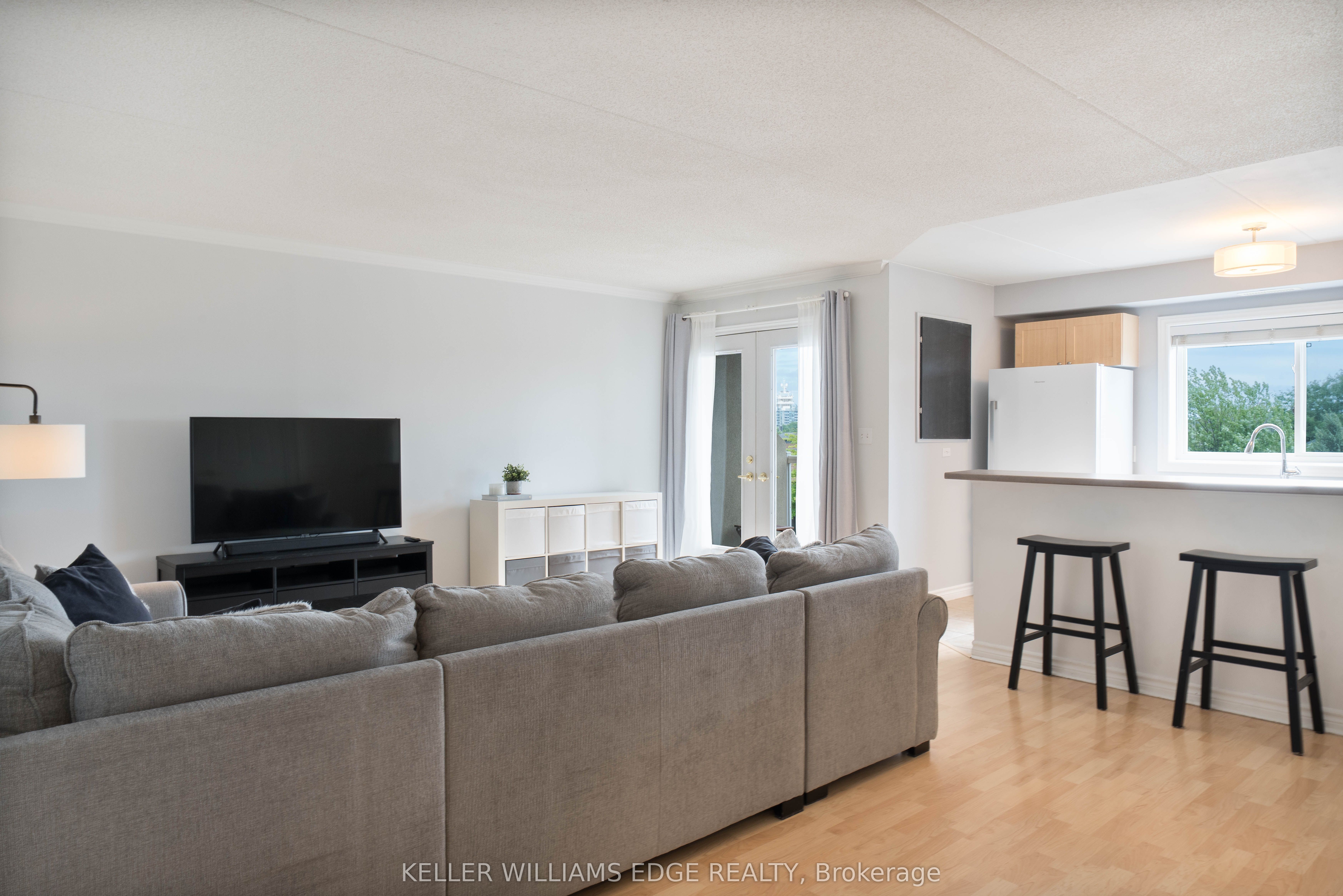 4450 Fairview Street 304 Property Photo 8