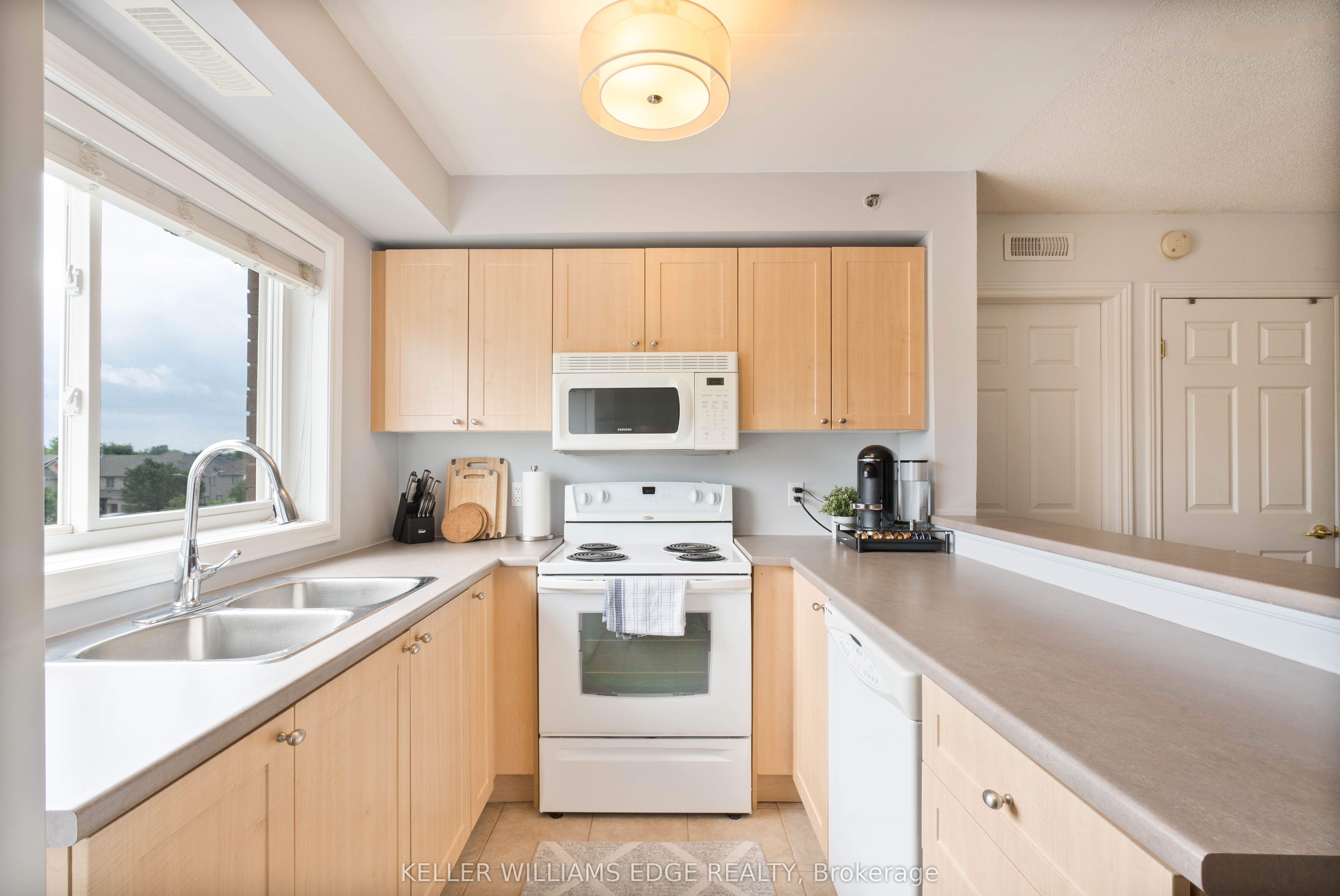 4450 Fairview Street 304 Property Photo 11