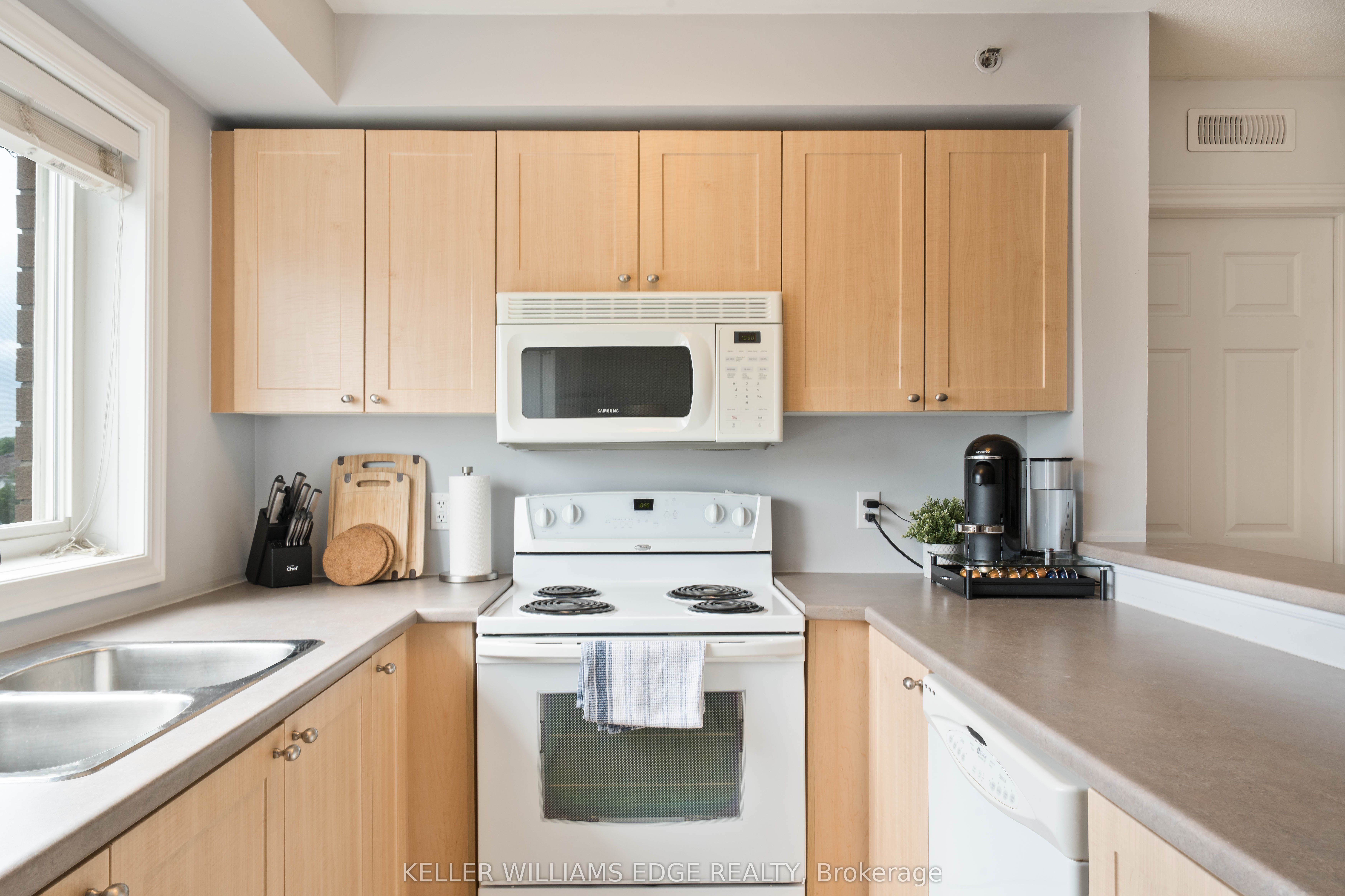 4450 Fairview Street 304 Property Photo 12