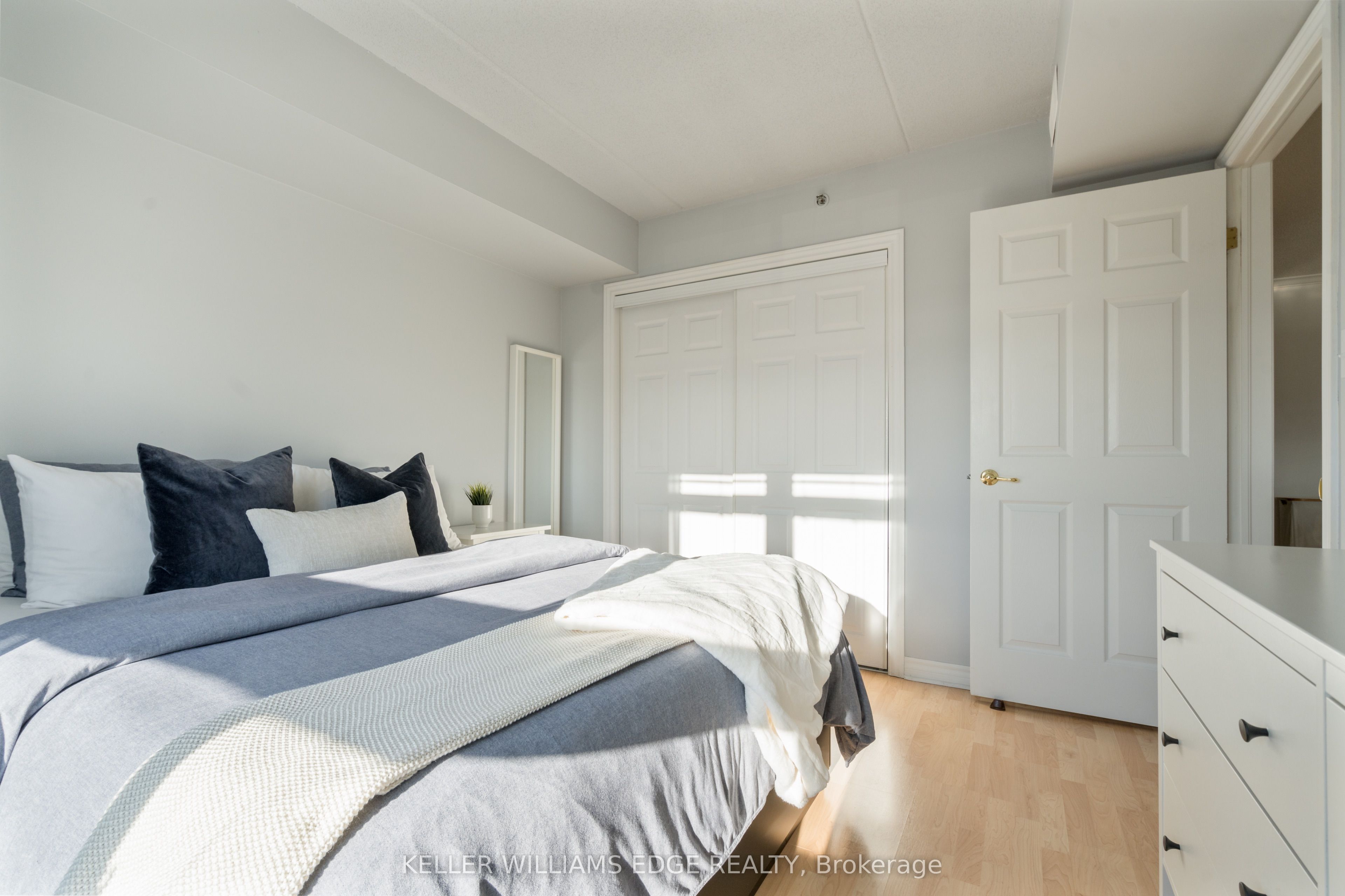 4450 Fairview Street 304 Property Photo 16