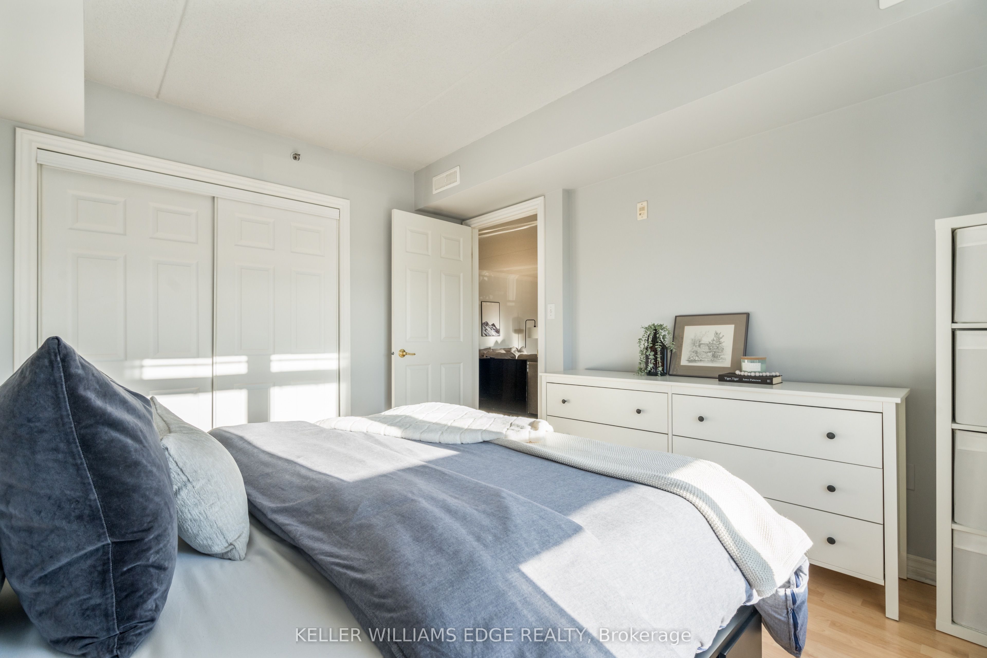 4450 Fairview Street 304 Property Photo 17