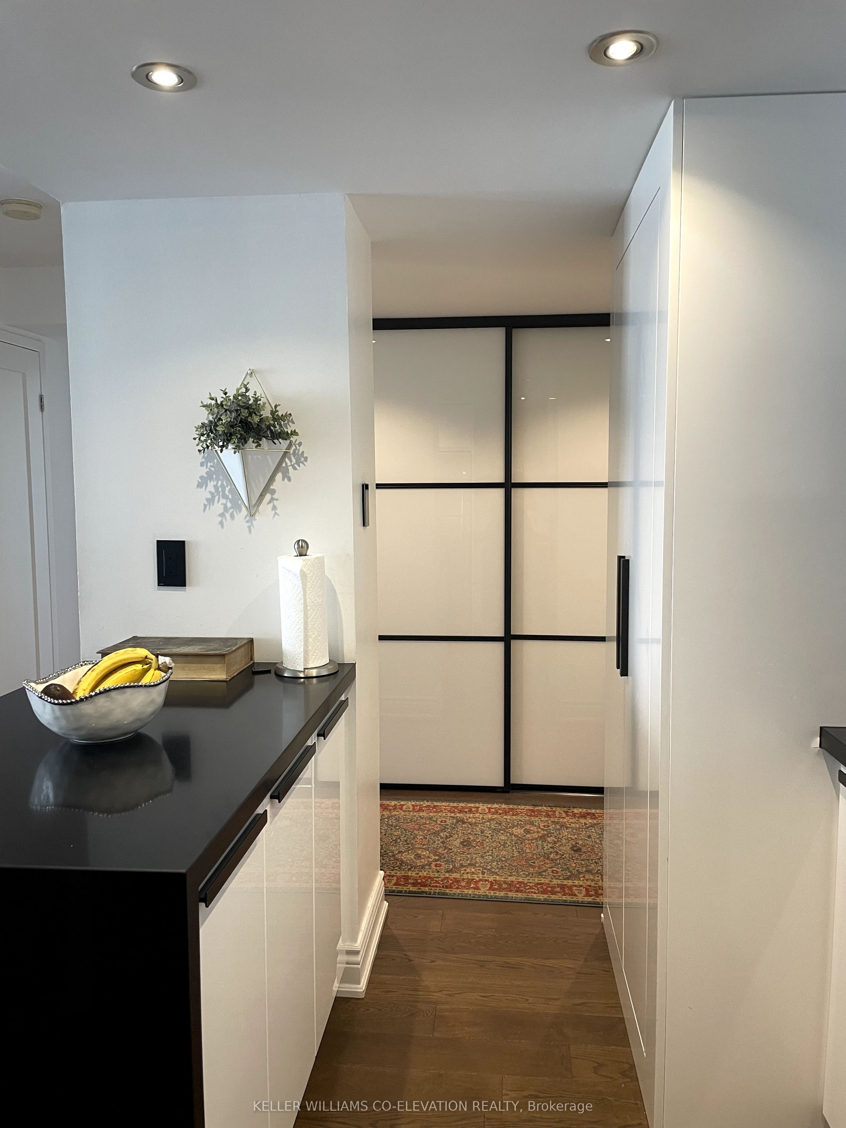 2091 Hurontario Street 707 Property Photo 4