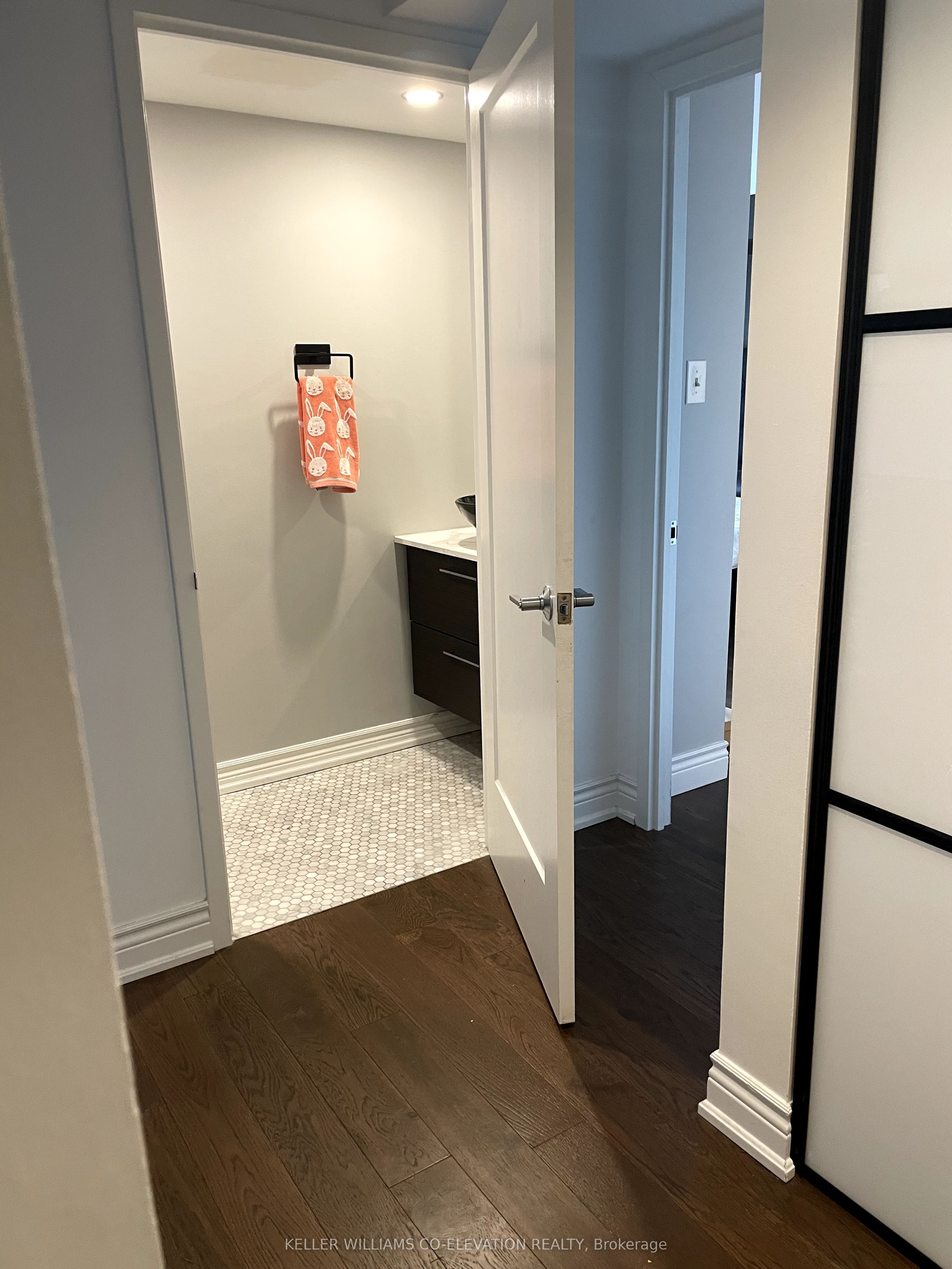 2091 Hurontario Street 707 Property Photo 5