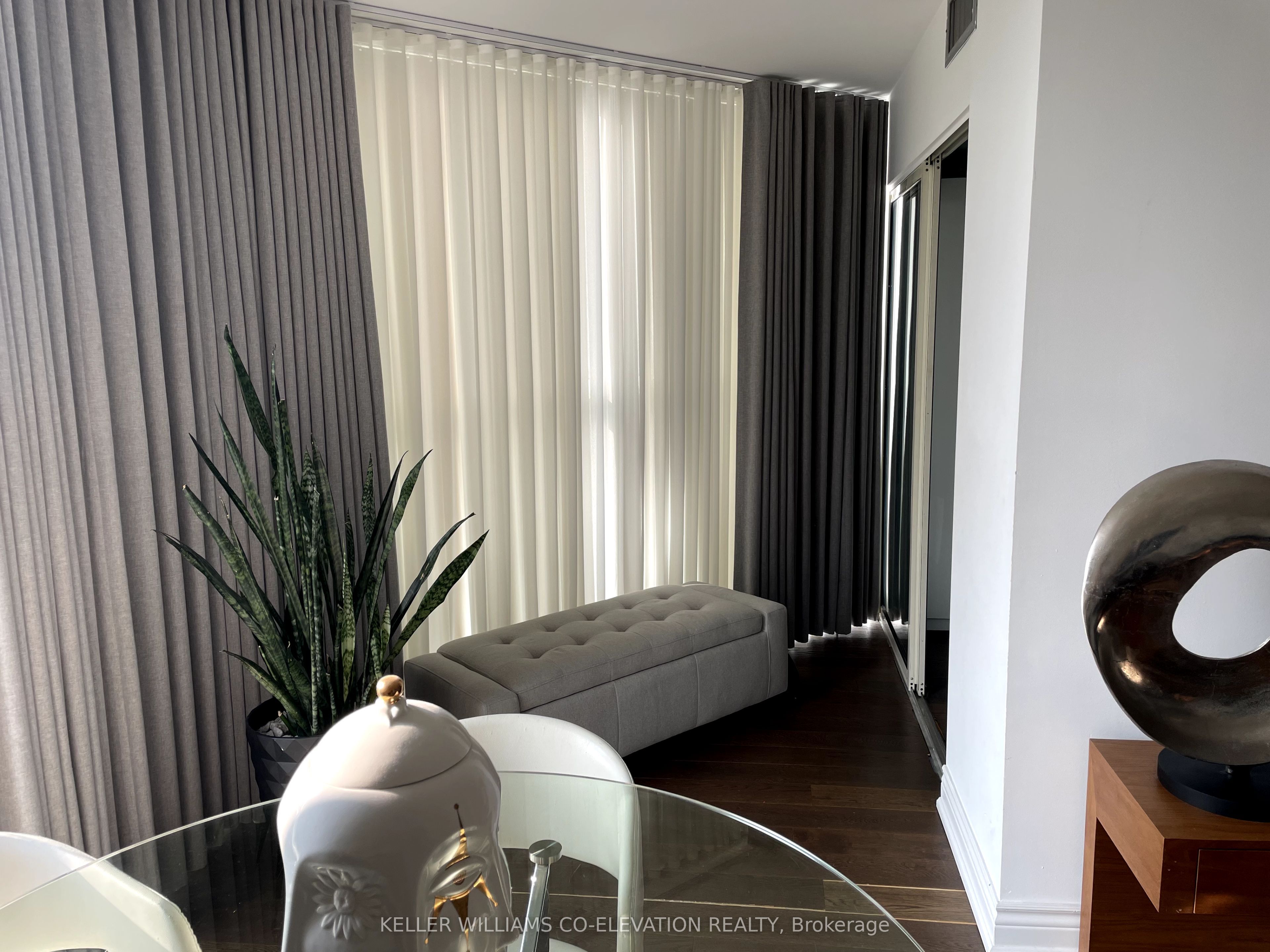 2091 Hurontario Street 707 Property Photo 10