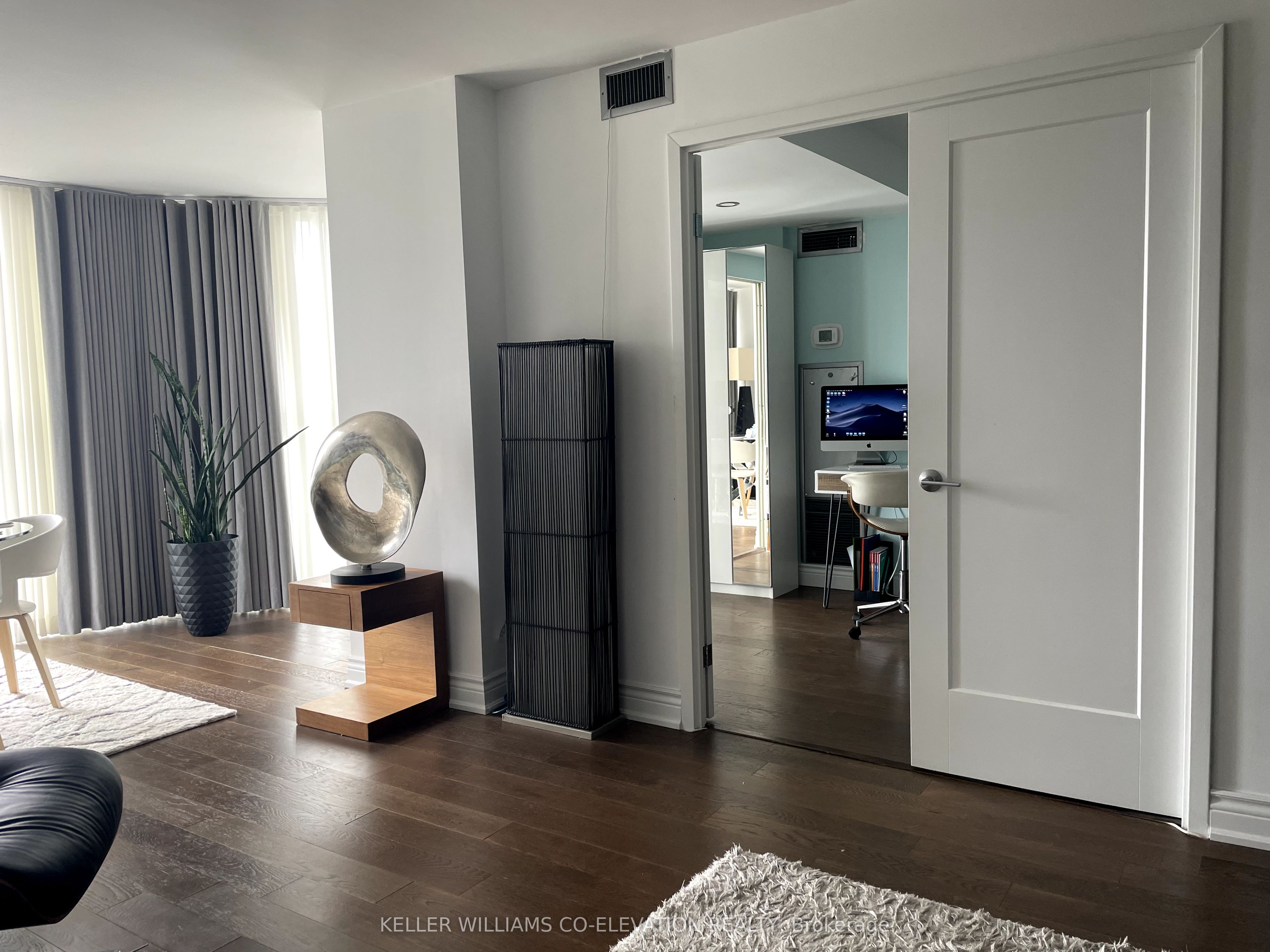 2091 Hurontario Street 707 Property Photo 11