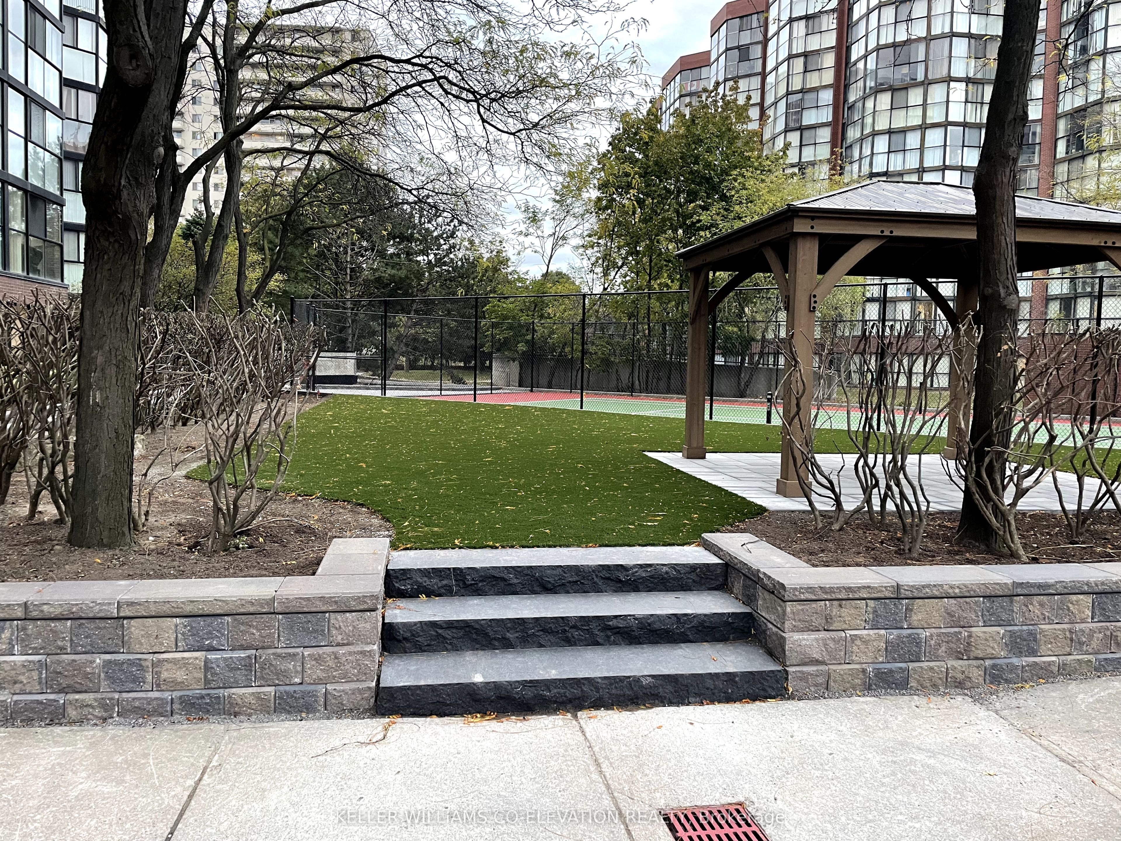 2091 Hurontario Street 707 Property Photo 27