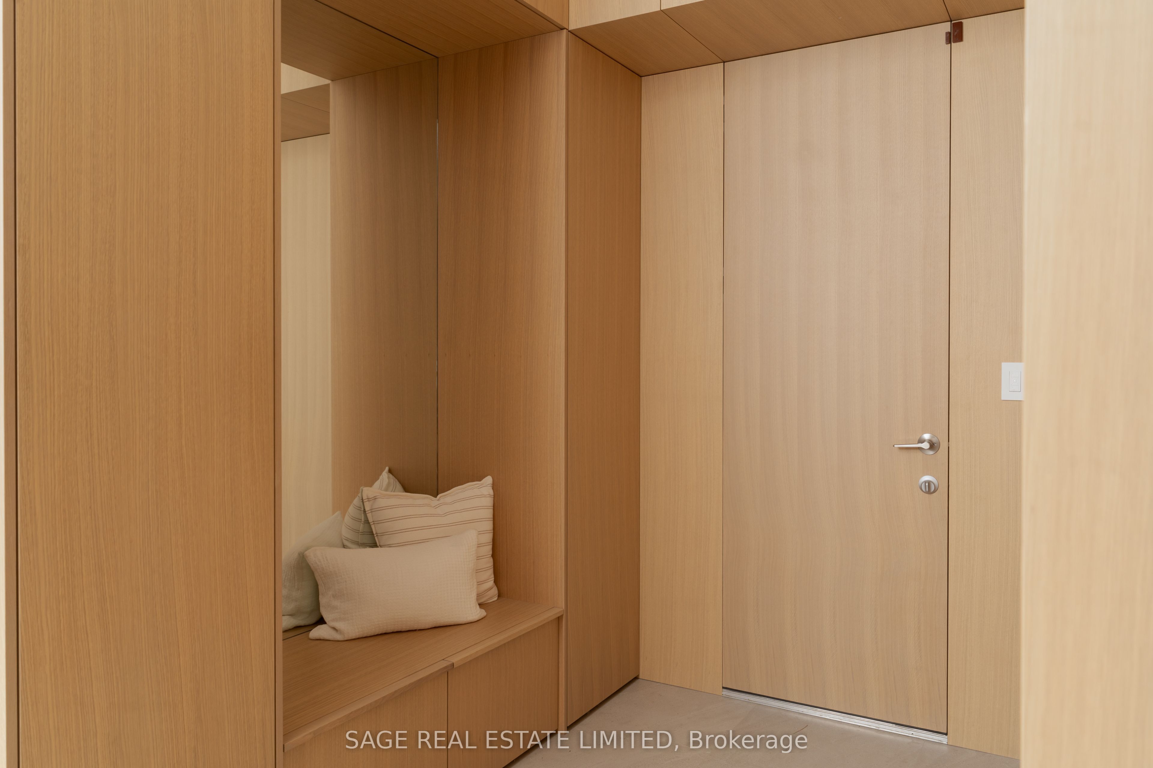 38 Ravensbourne Crescent Property Photo 3