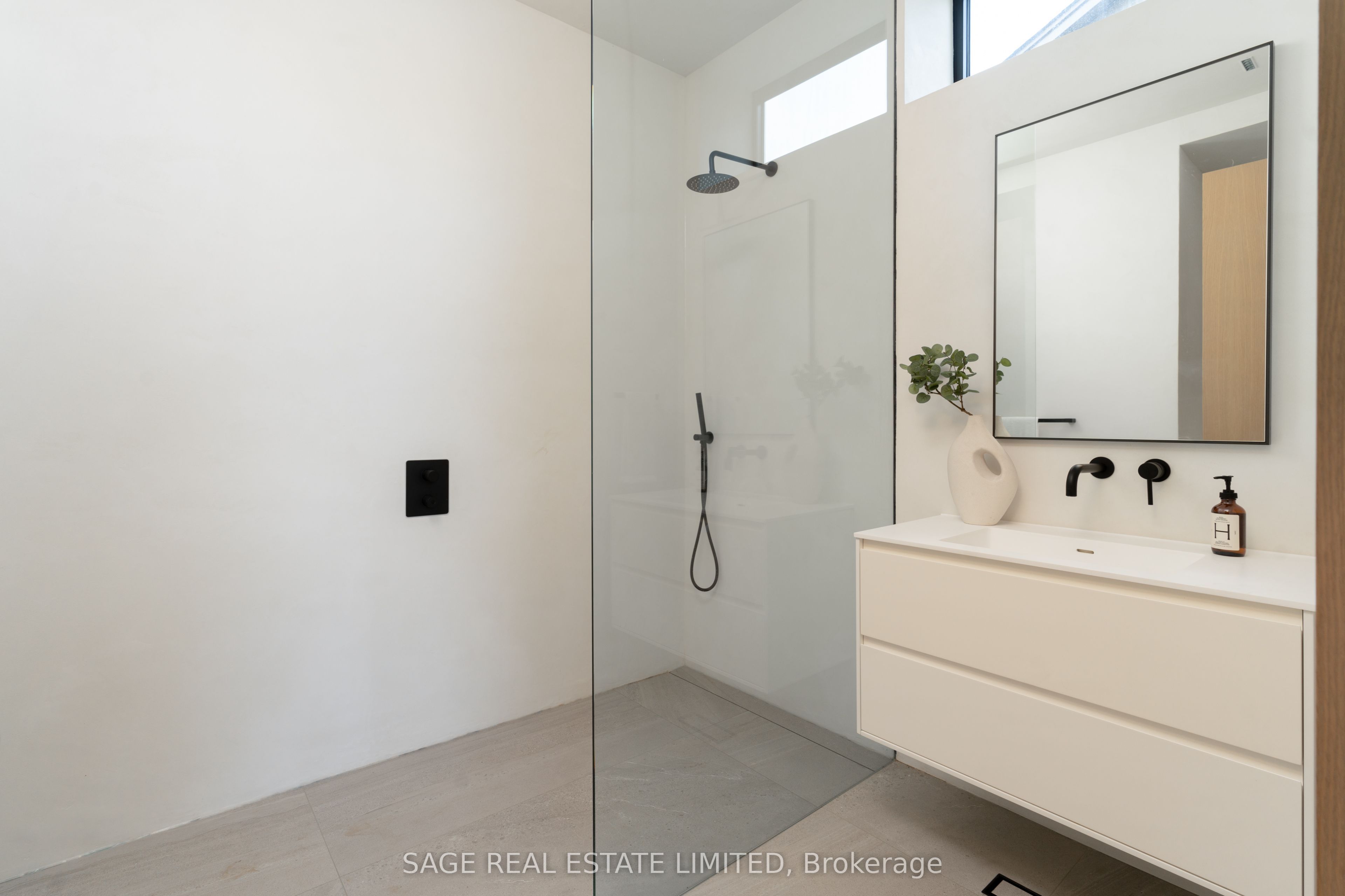 38 Ravensbourne Crescent Property Photo 23