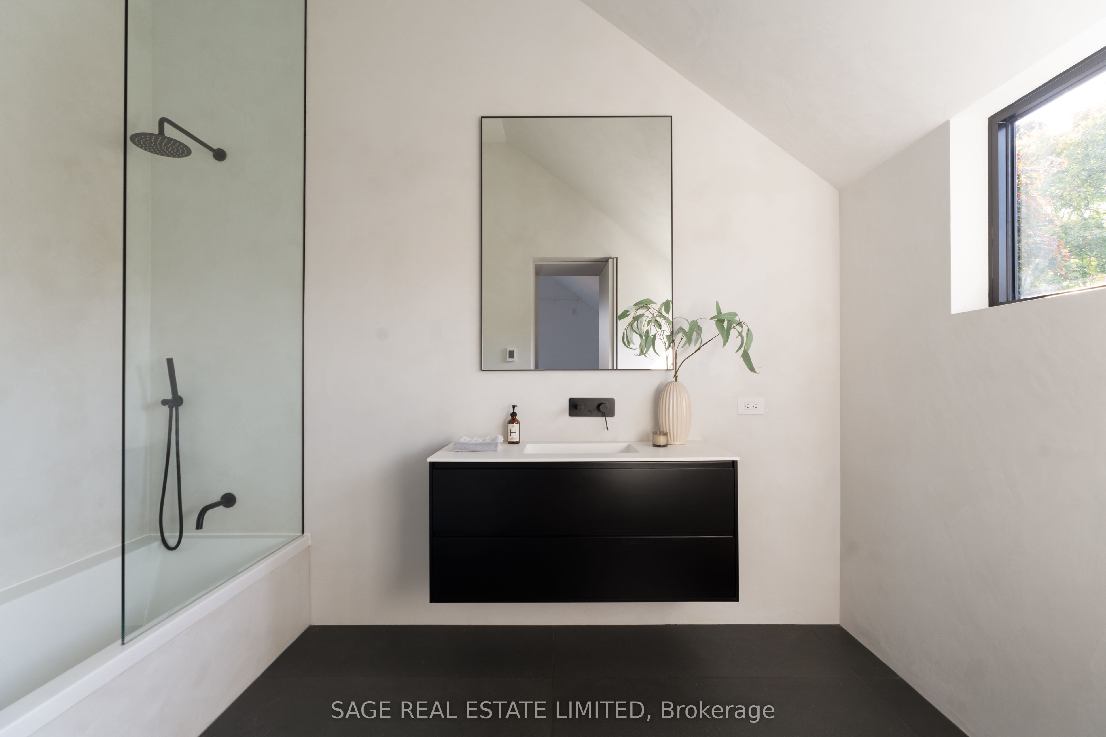 38 Ravensbourne Crescent Property Photo 39