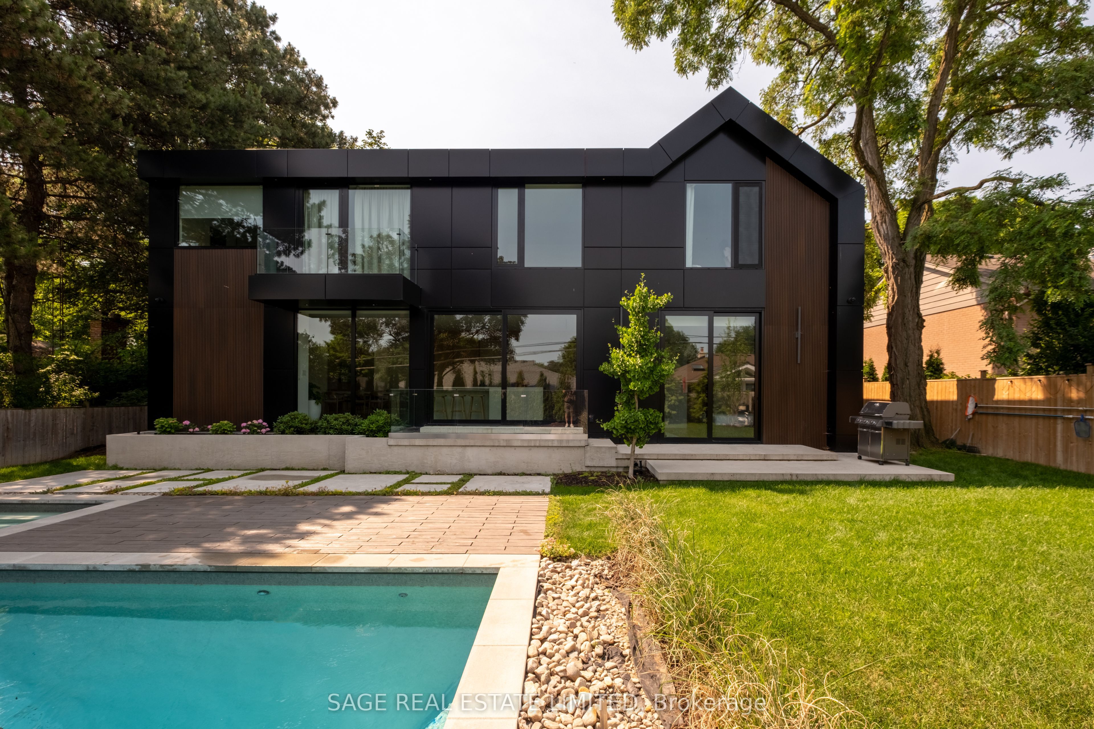 38 Ravensbourne Crescent Property Photo 45