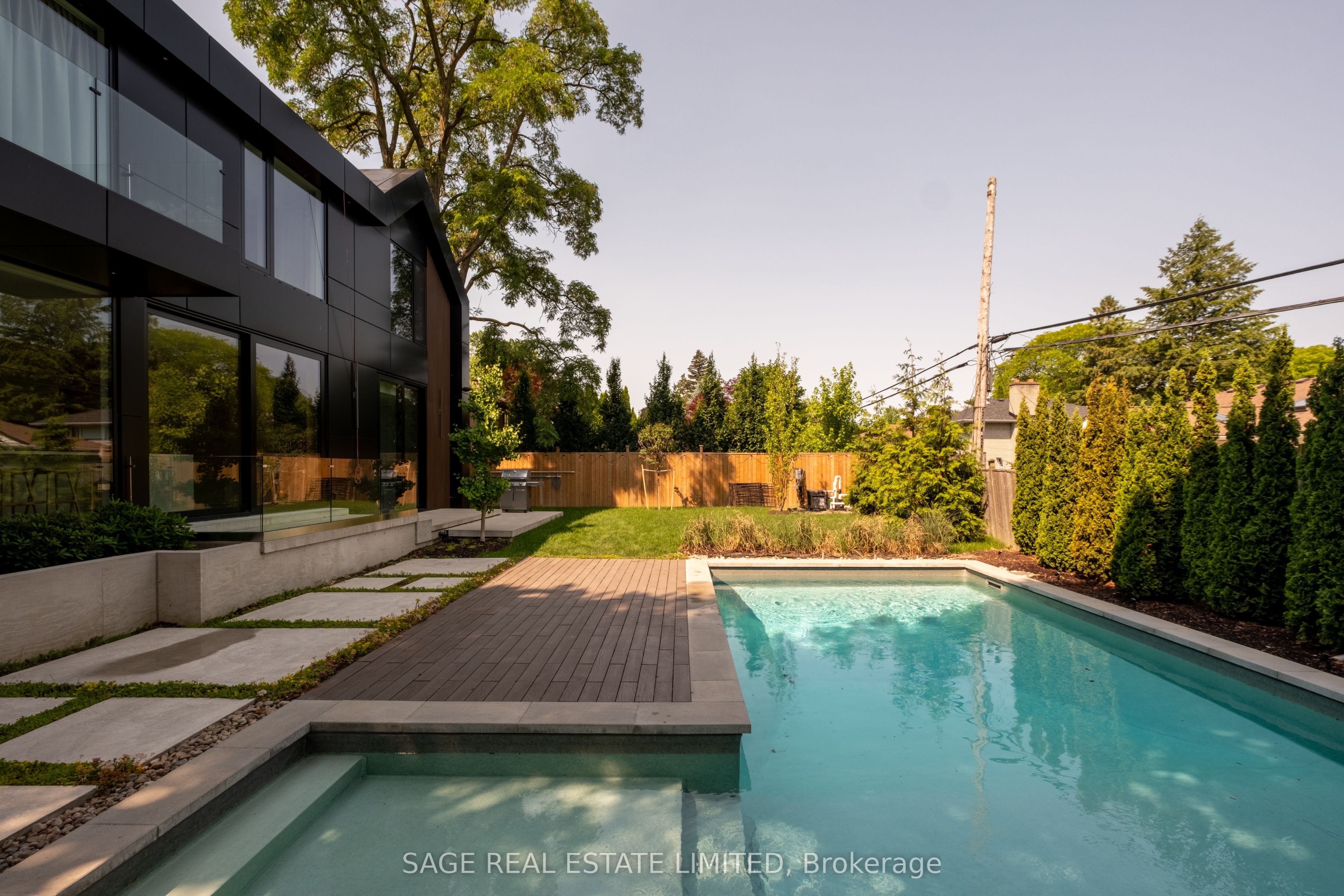 38 Ravensbourne Crescent Property Photo 48