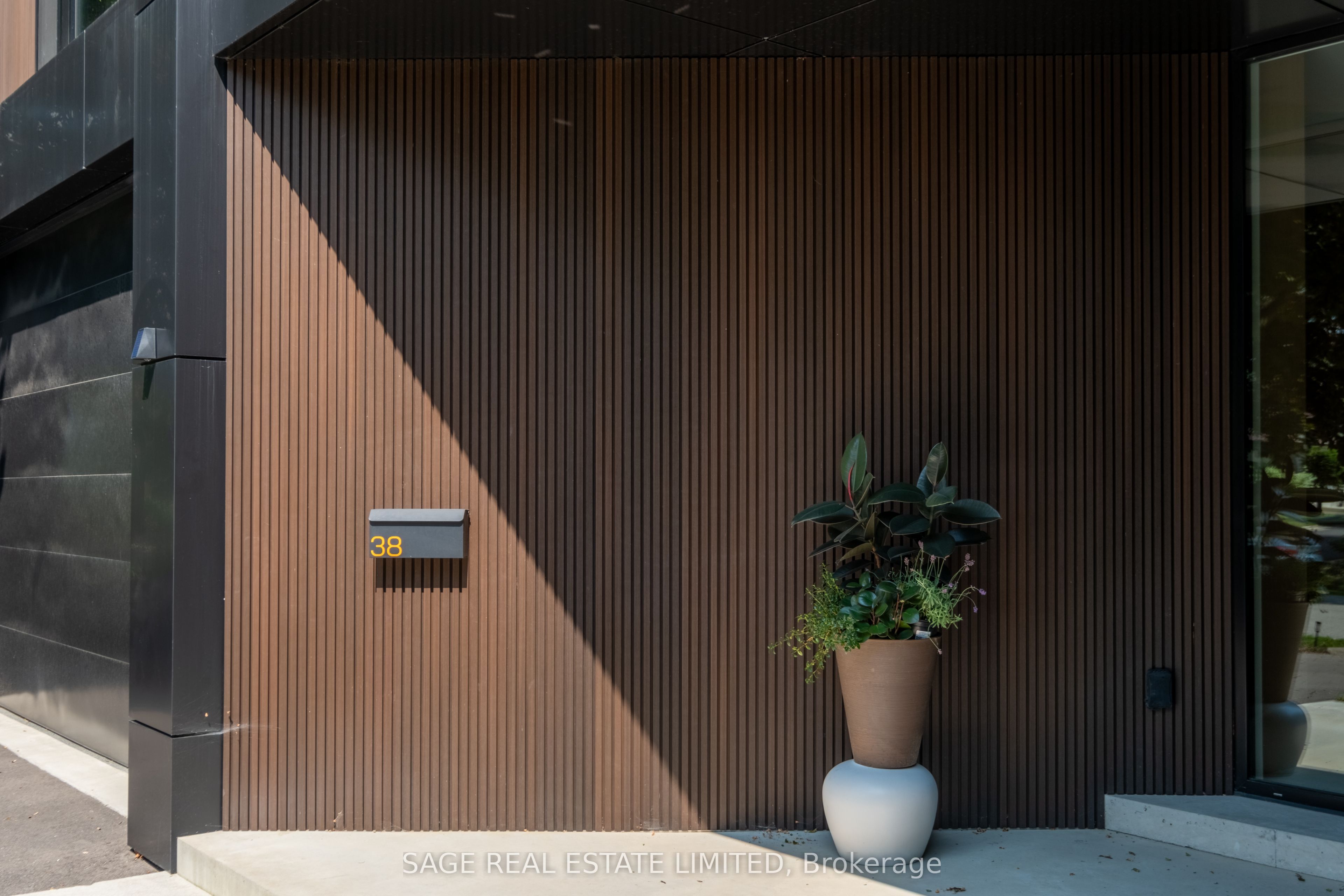 38 Ravensbourne Crescent Property Photo 50