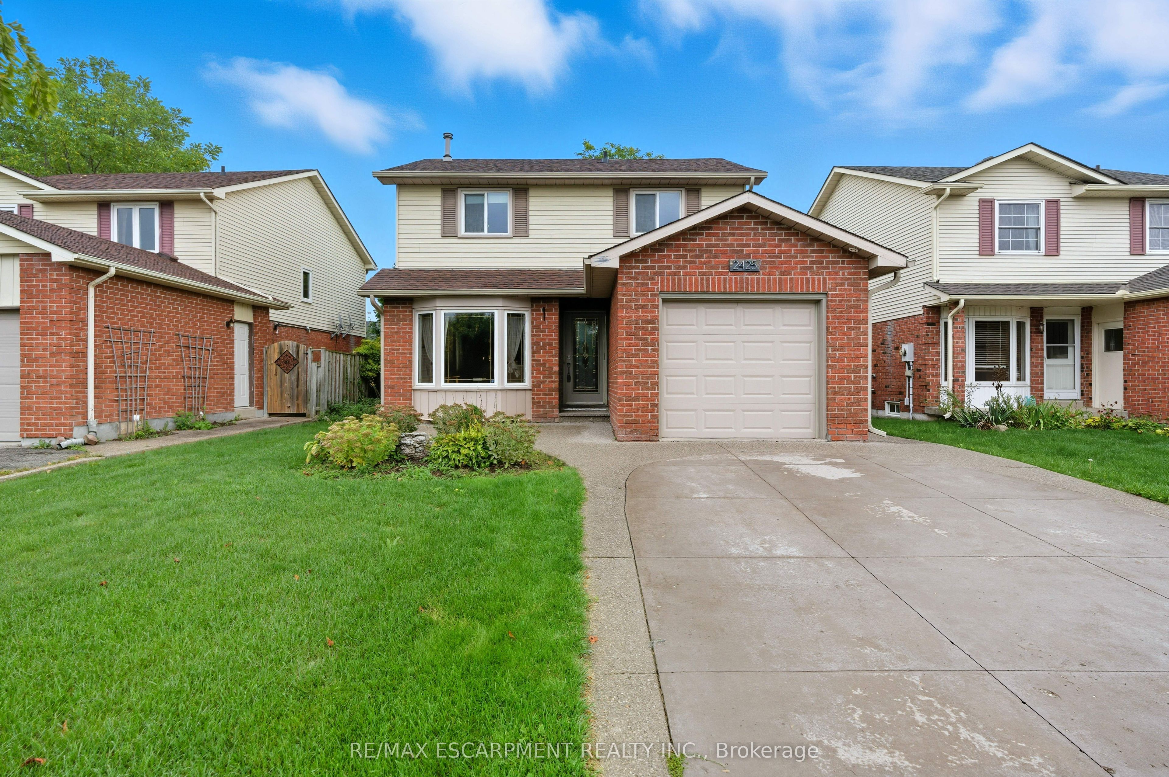 2425 Headon Forest Drive Property Photo 1