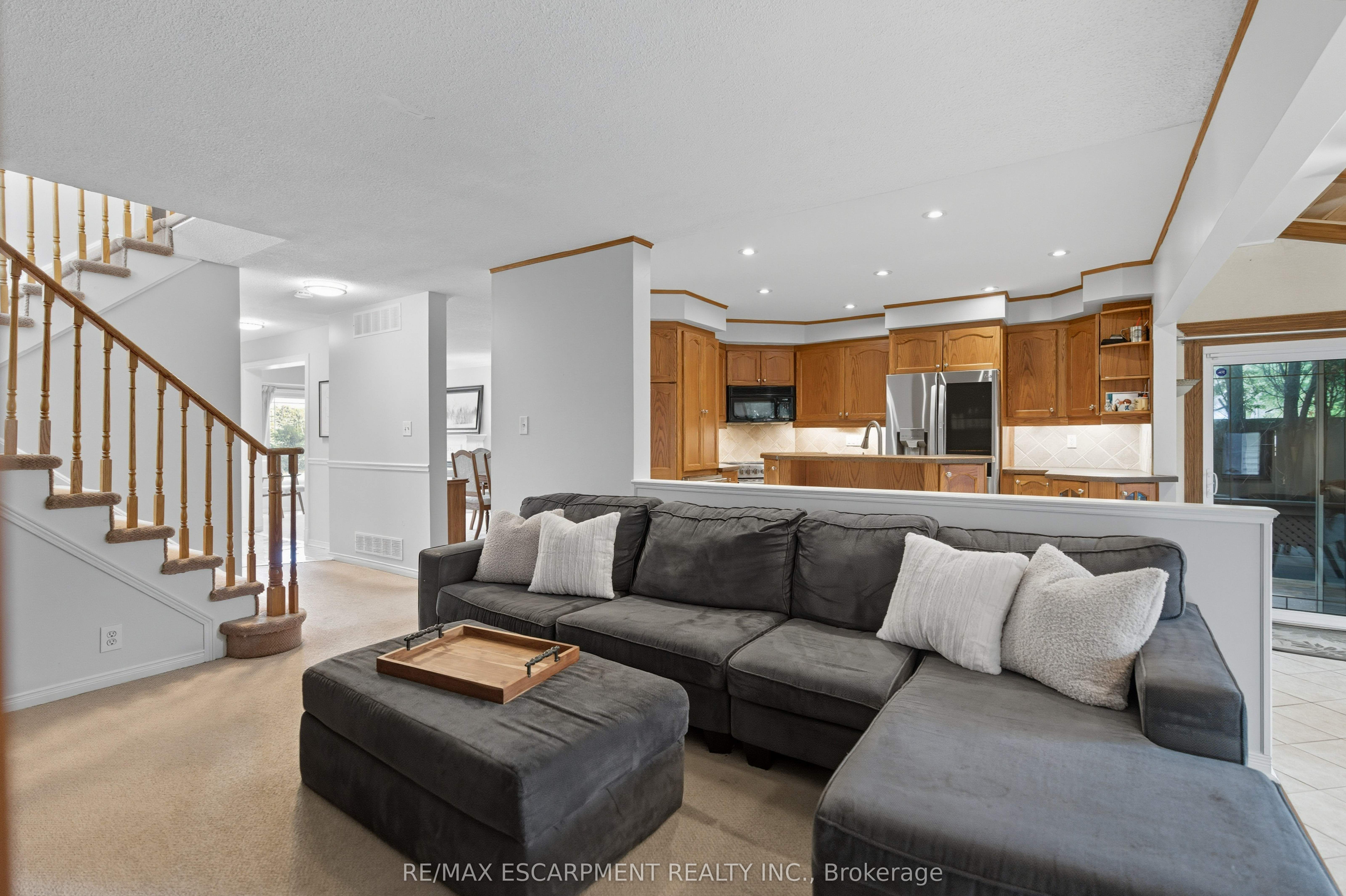 2425 Headon Forest Drive Property Photo 8