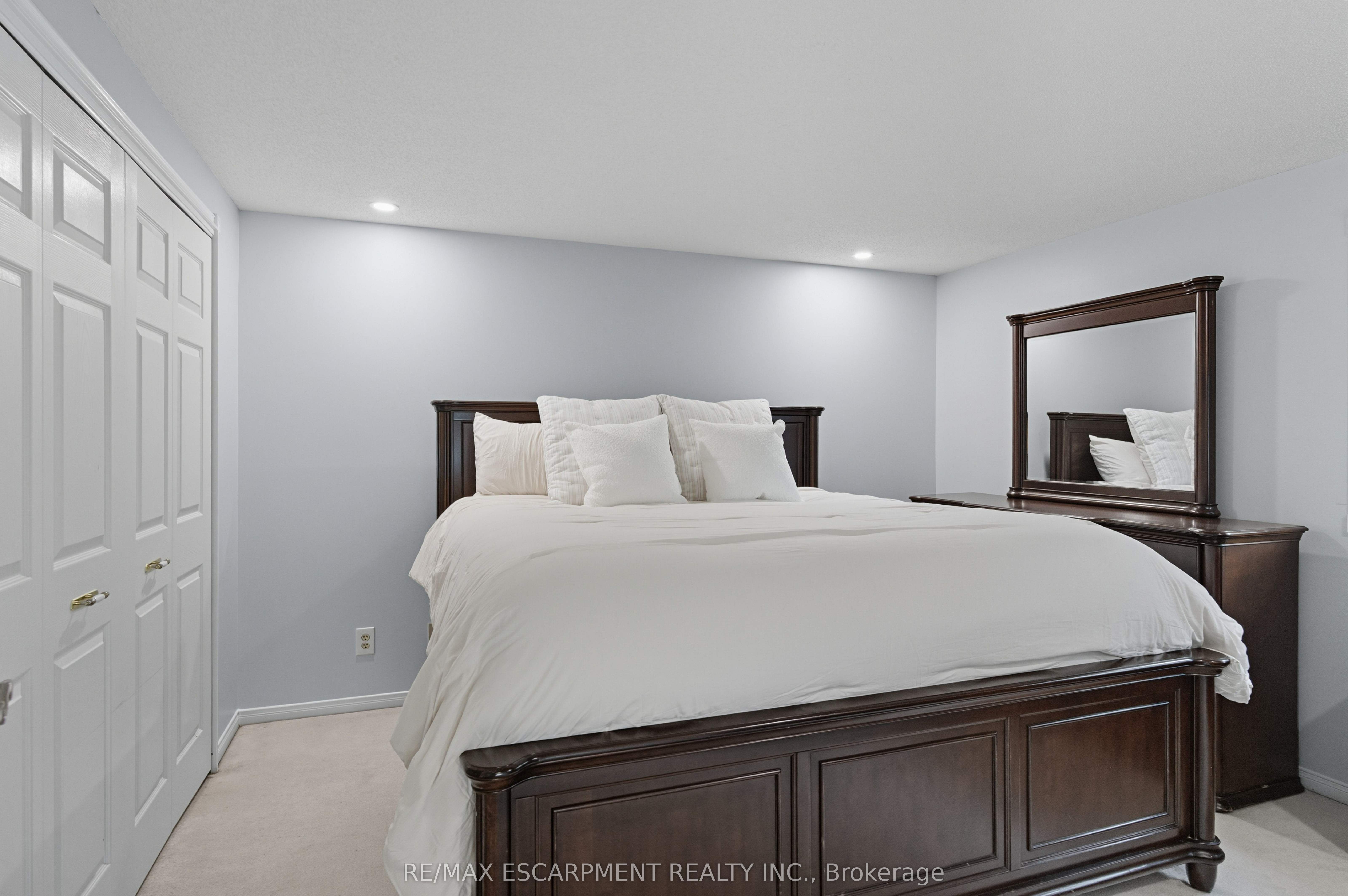 2425 Headon Forest Drive Property Photo 18