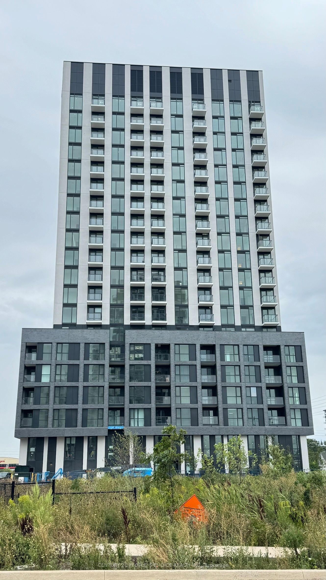 3079 Trafalgar Road 1803 Property Photo 2