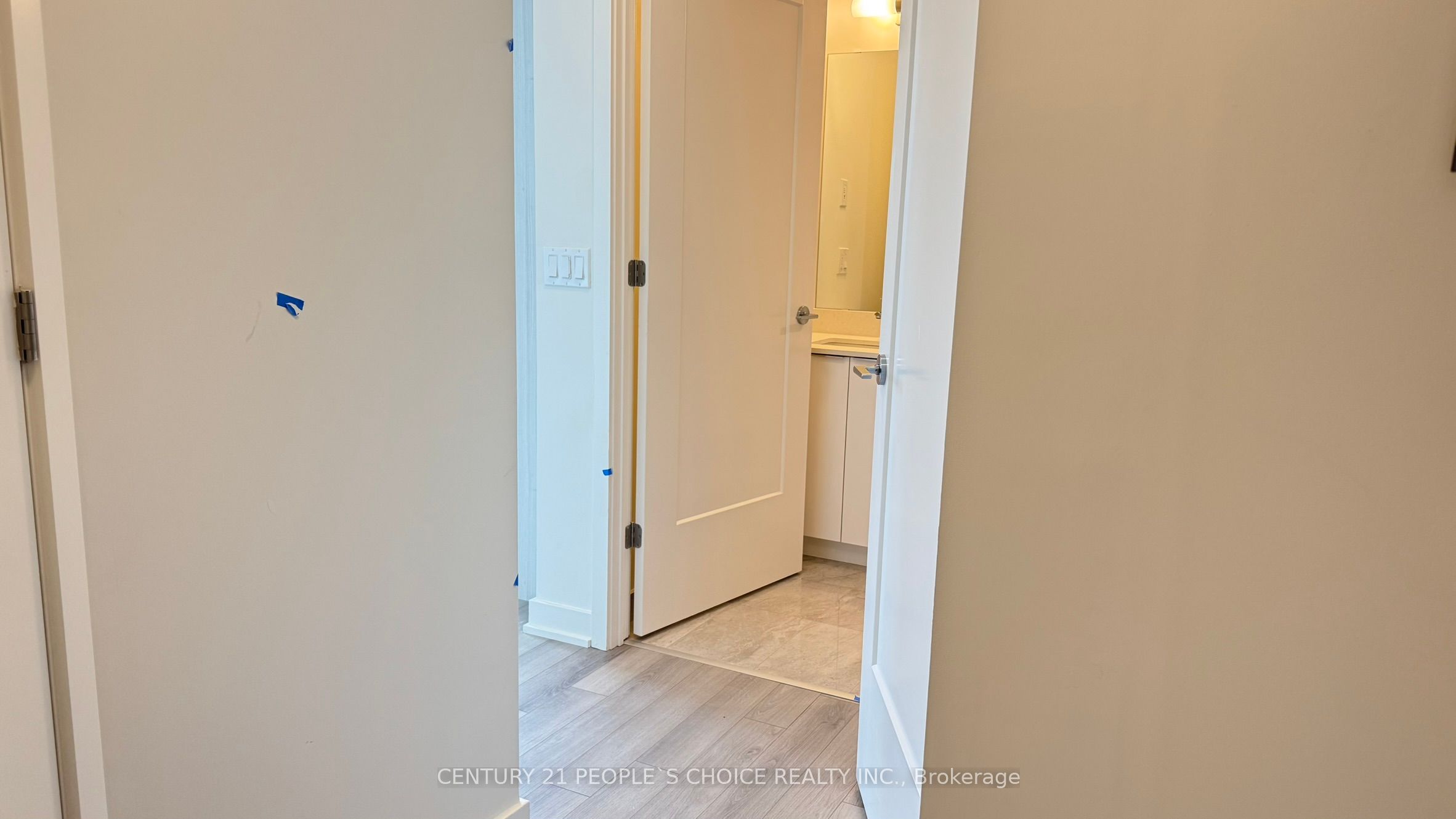 3079 Trafalgar Road 1803 Property Photo 11