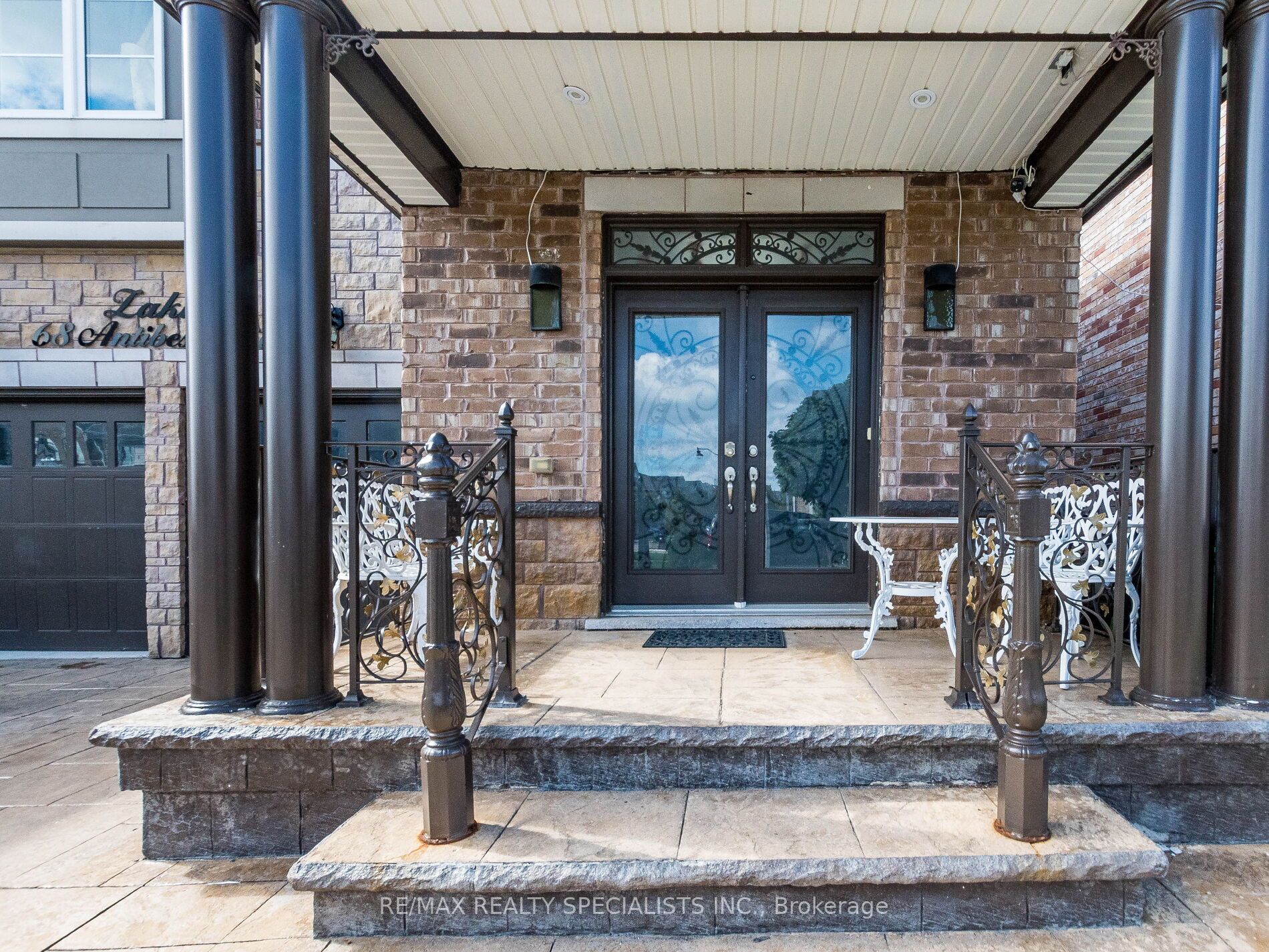 68 Antibes Drive Property Photo 3