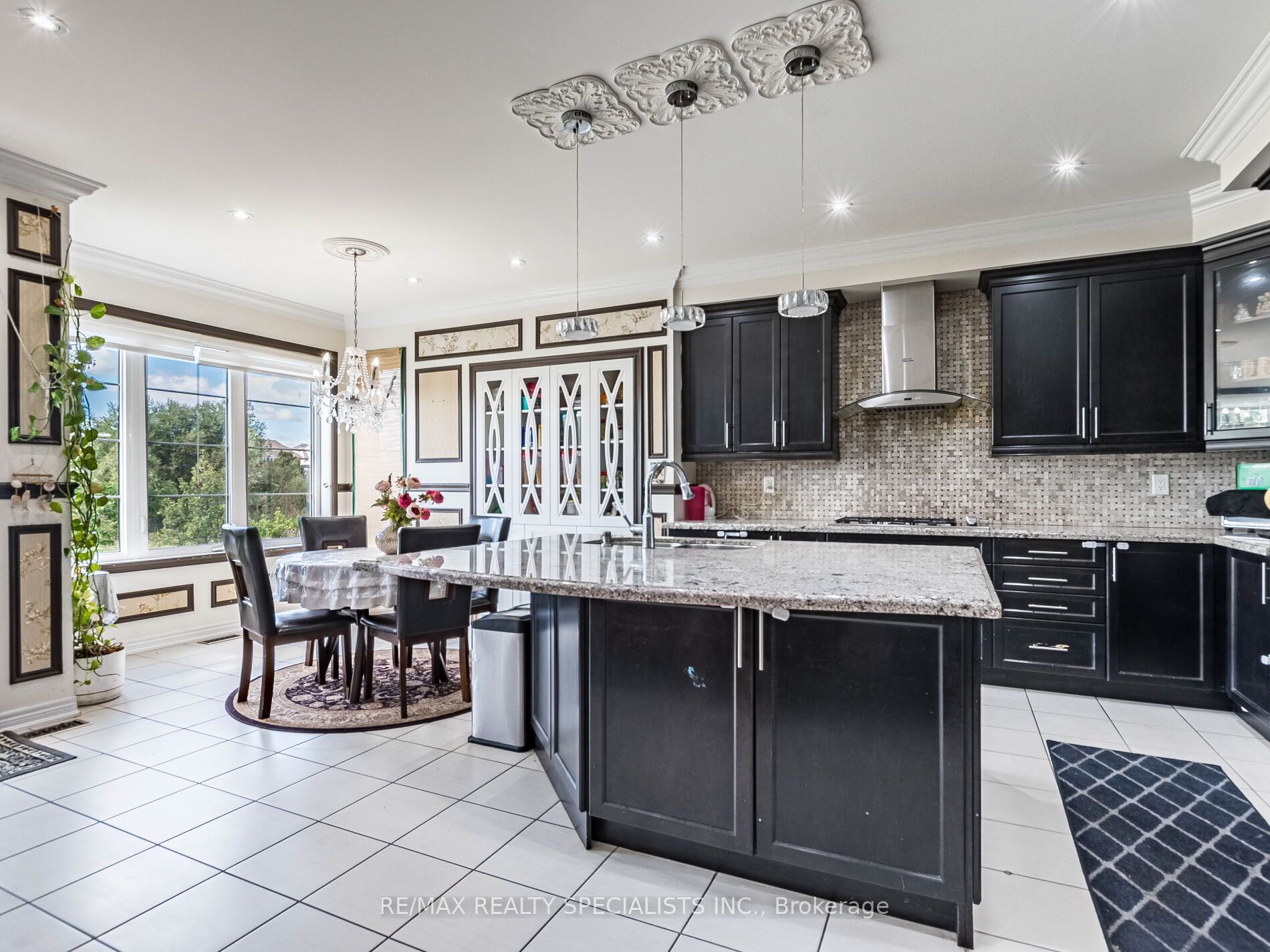 68 Antibes Drive Property Photo 14