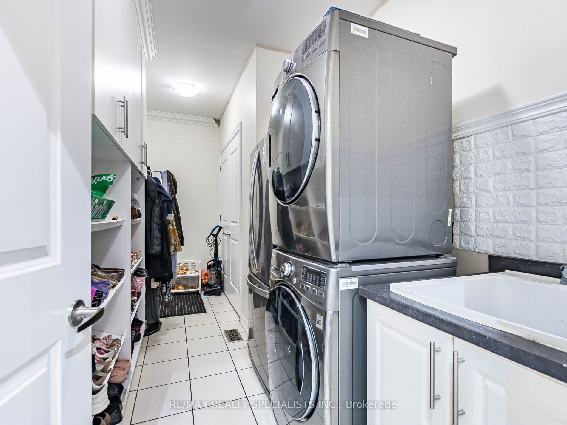 68 Antibes Drive Property Photo 24