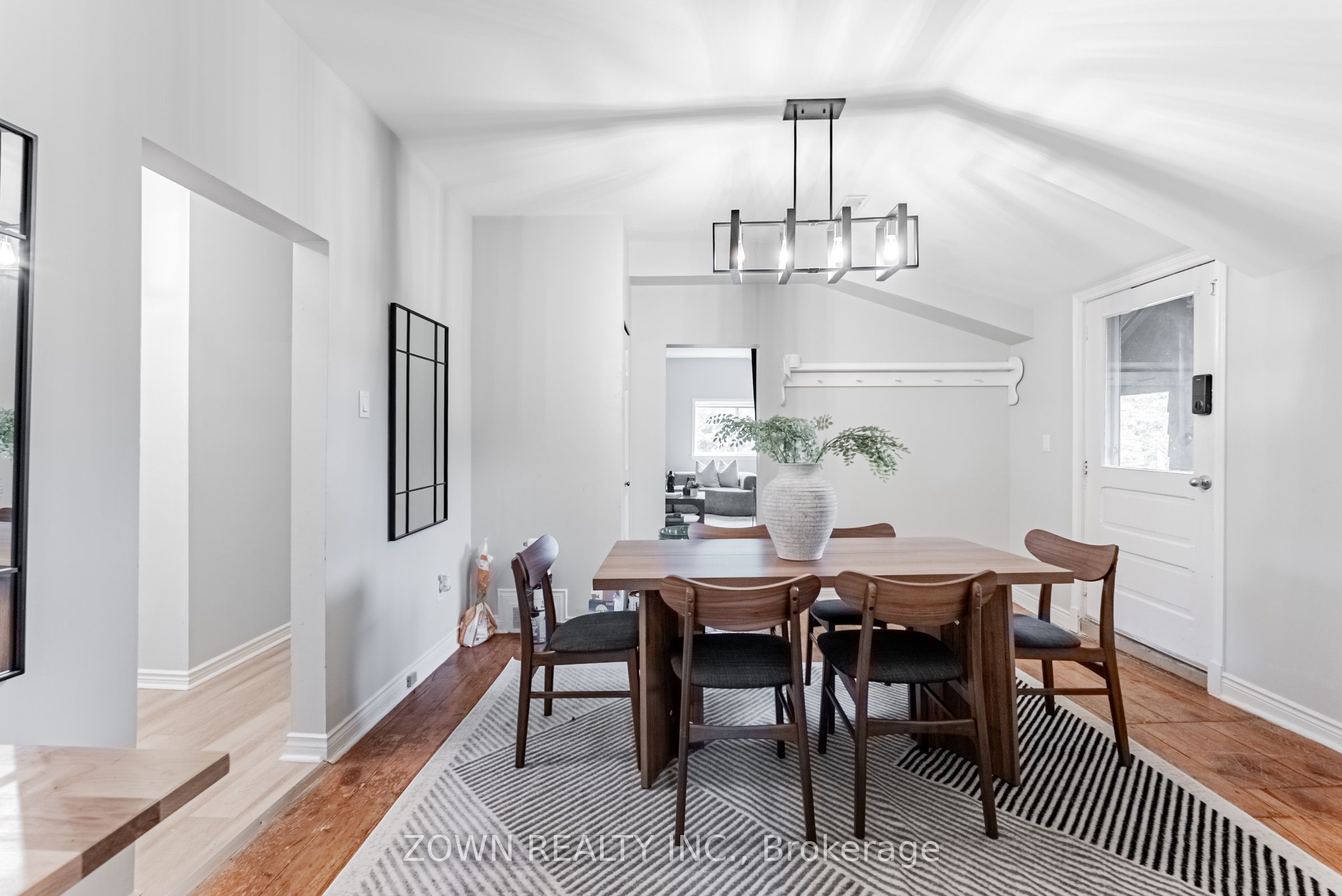 17277 Old Main Street Upper Property Photo 5