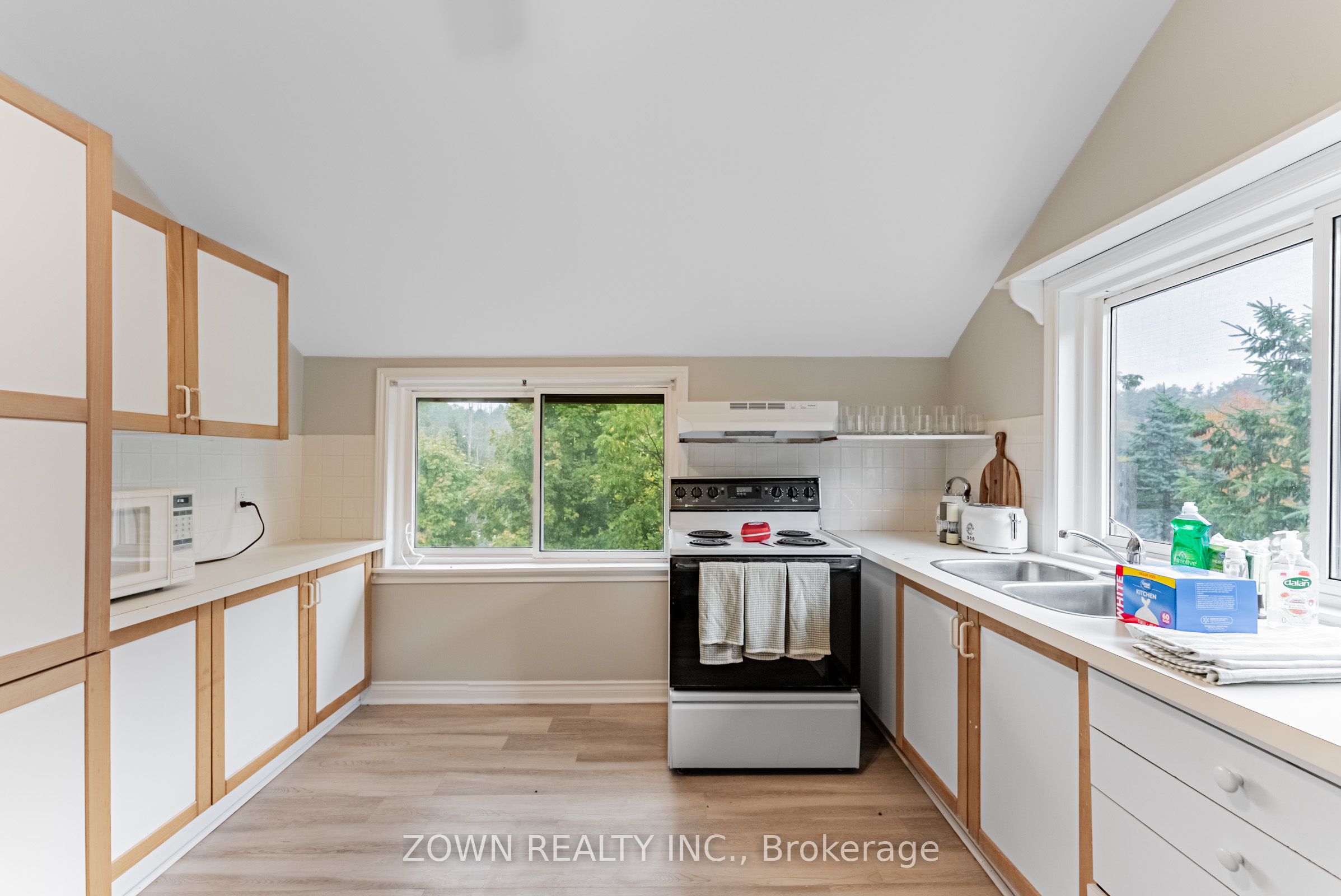 17277 Old Main Street Upper Property Photo 9