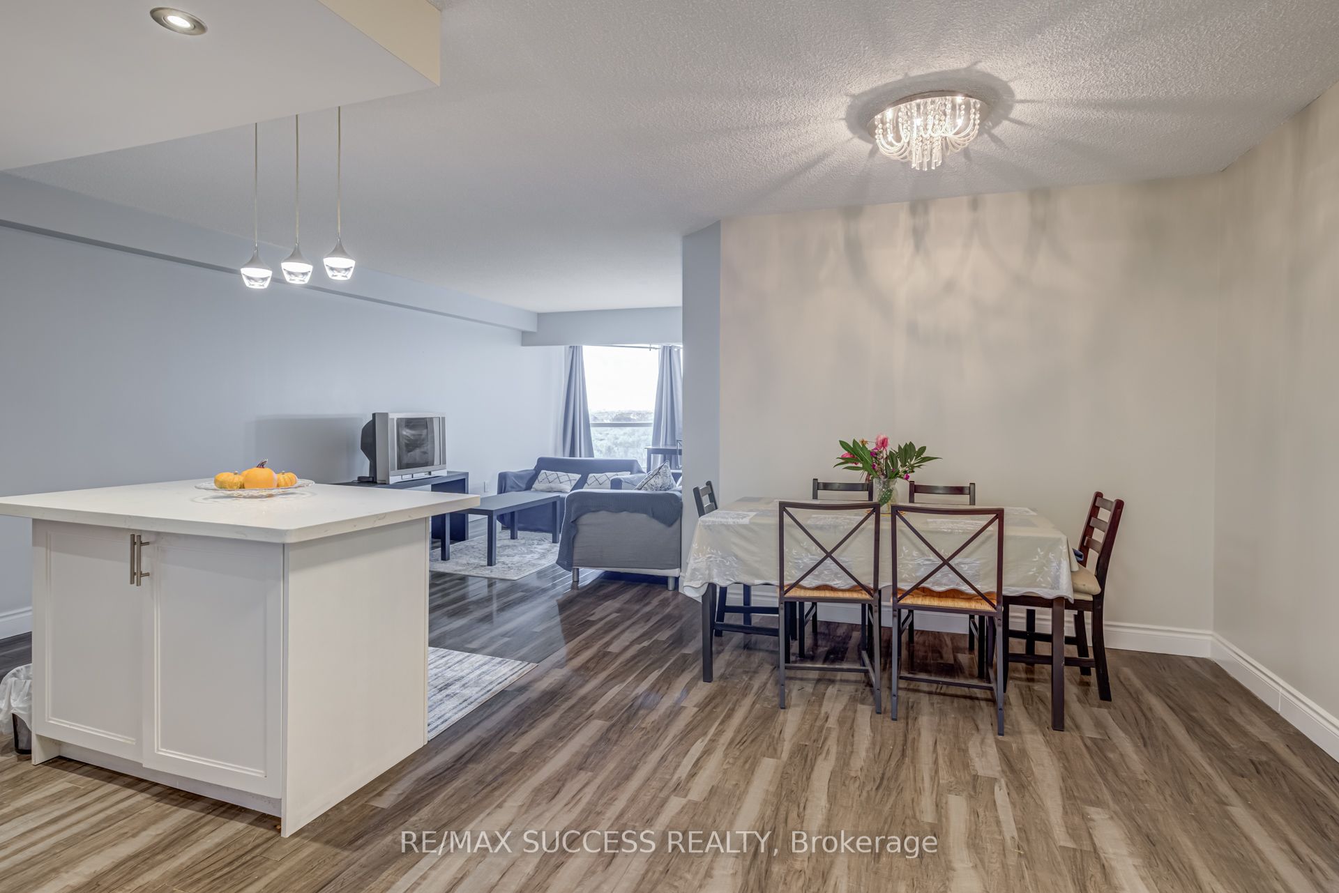 145 Hillcrest Avenue 713 Property Photo 7