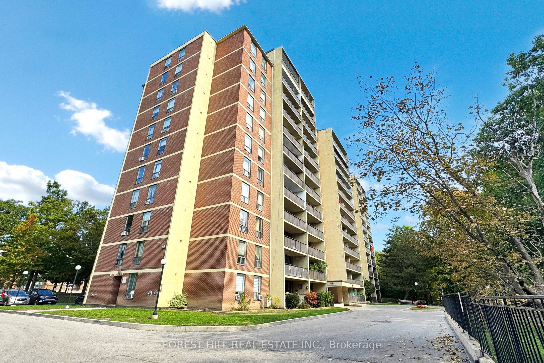 15 London Green Court 308 Property Photo 2