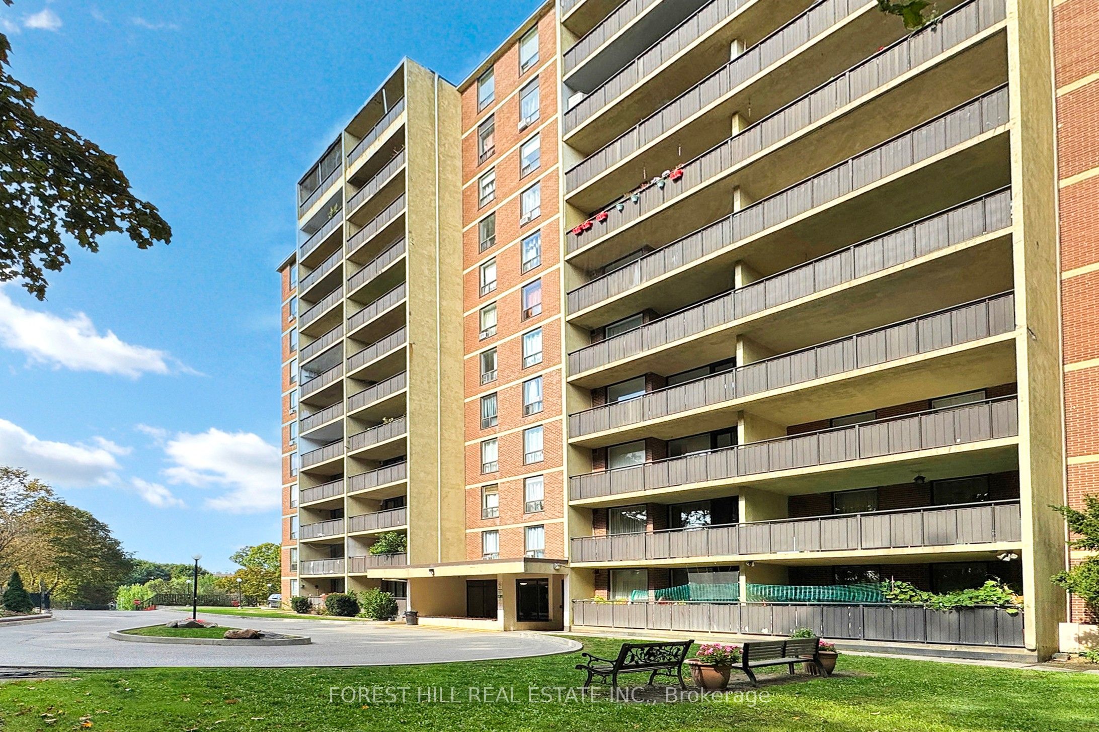 15 London Green Court 308 Property Photo 4