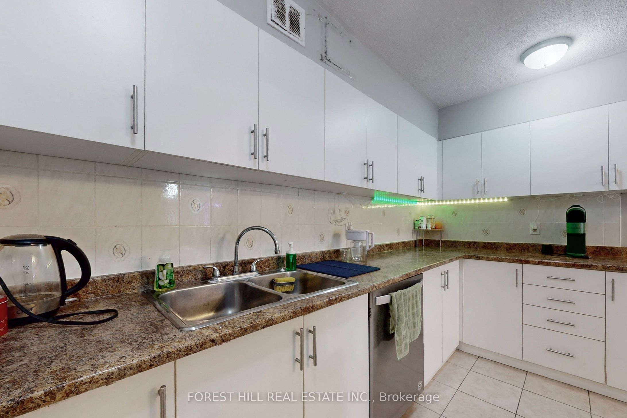 15 London Green Court 308 Property Photo 16