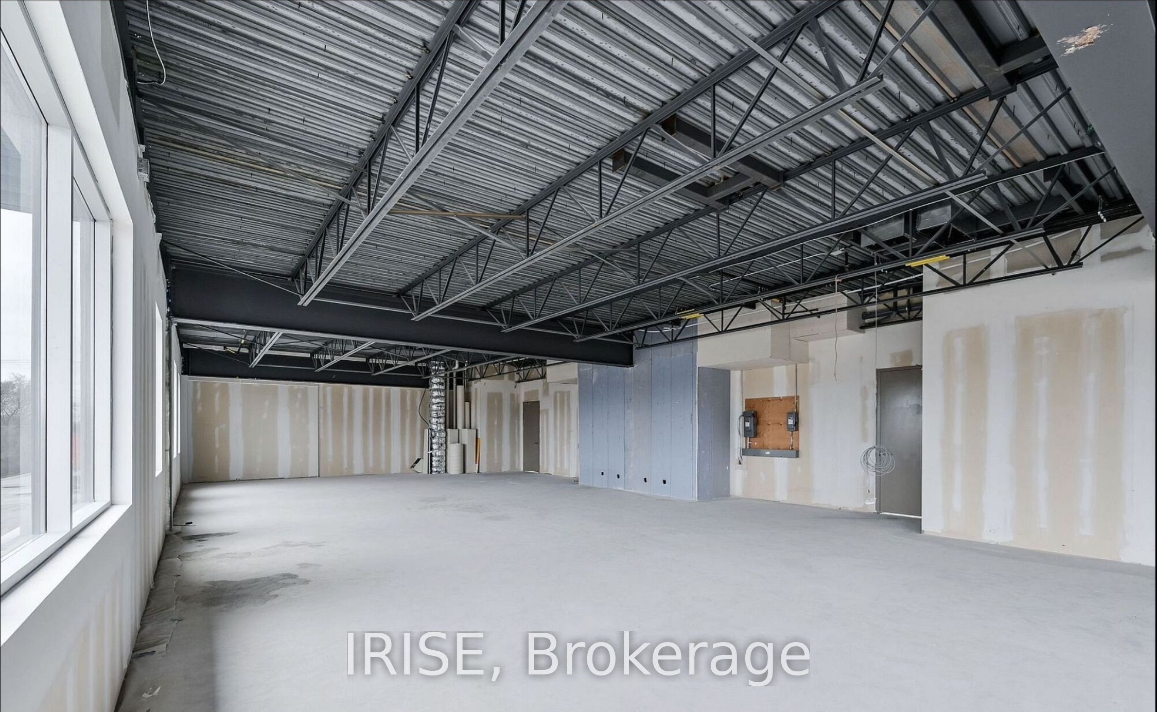 358 Speers Rd Property Photo 13