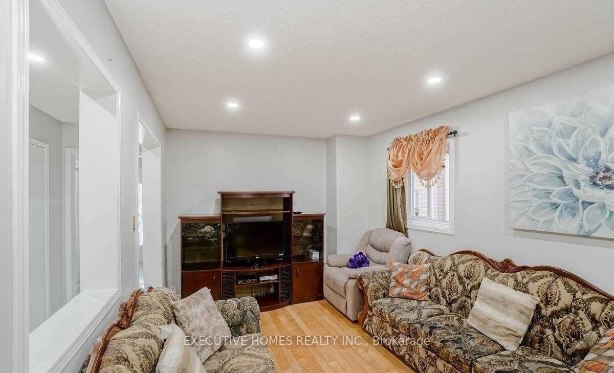 114 Toba Crescent Property Photo 7