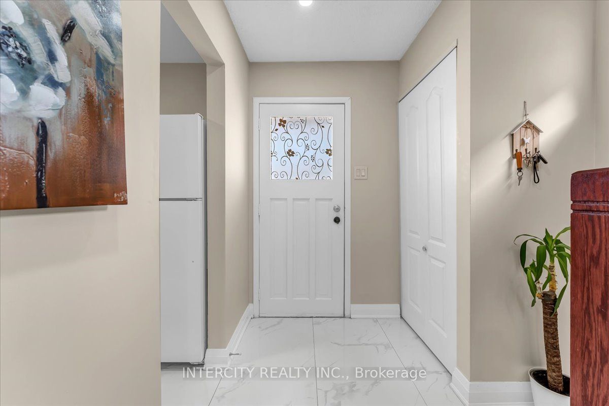 6 Hedley Court Property Photo 6