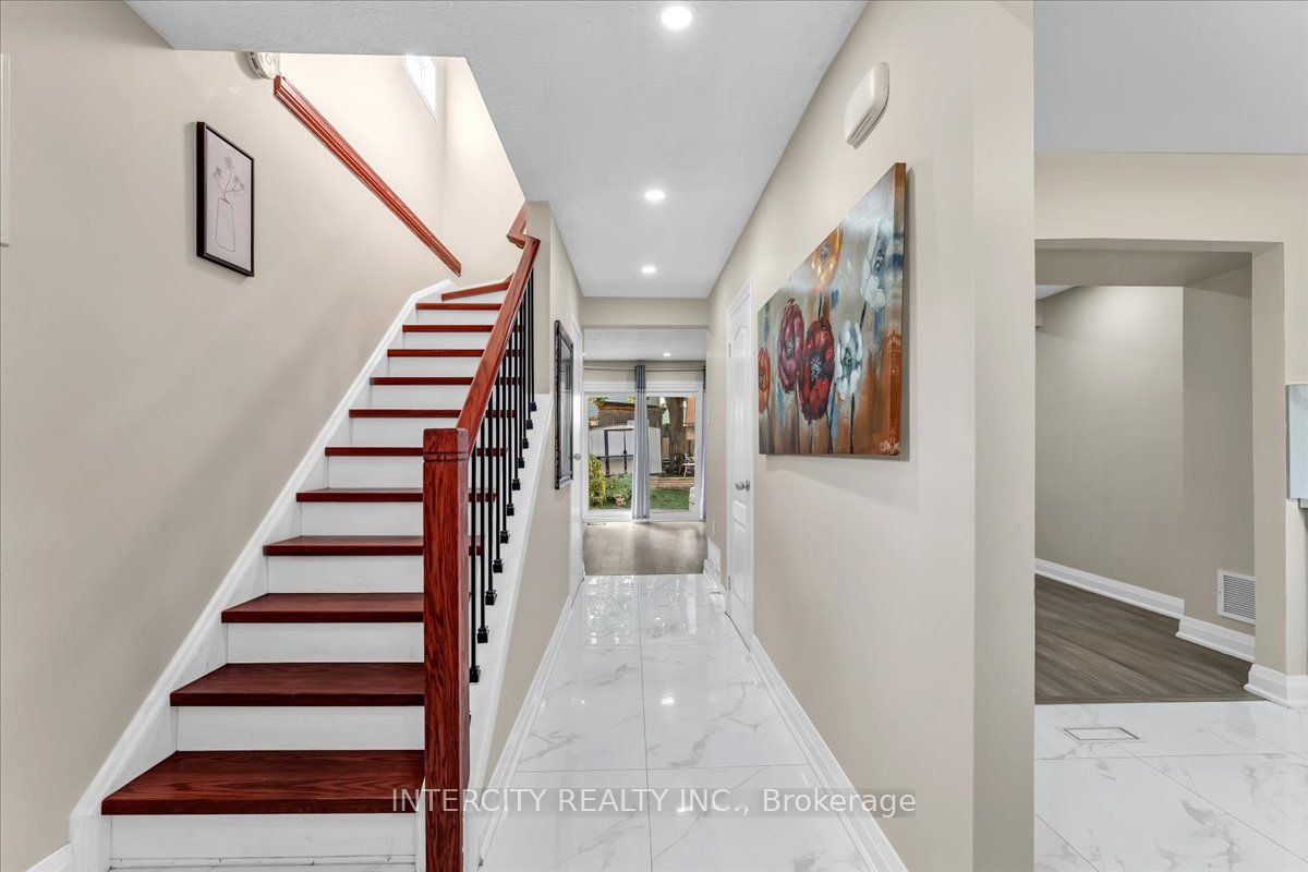 6 Hedley Court Property Photo 7