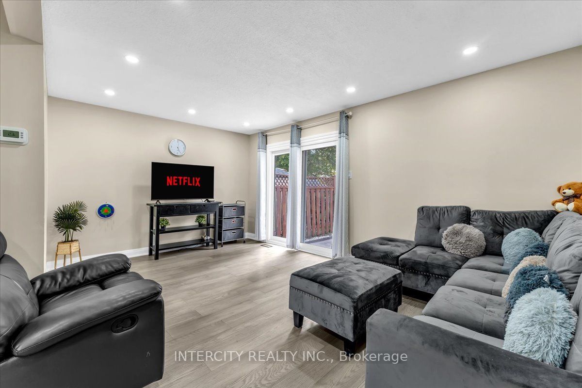 6 Hedley Court Property Photo 10