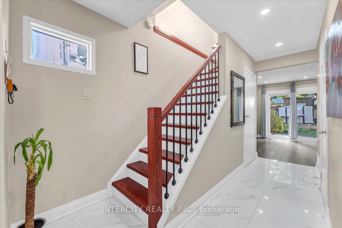 6 Hedley Court Property Photo 16