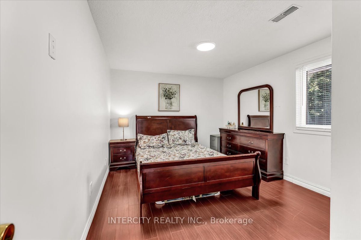 6 Hedley Court Property Photo 19