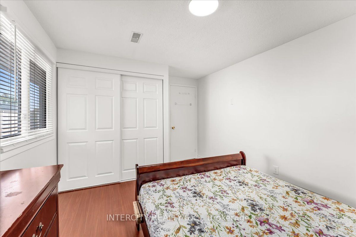 6 Hedley Court Property Photo 21