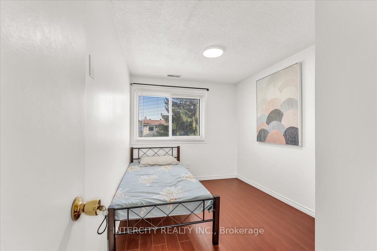 6 Hedley Court Property Photo 24