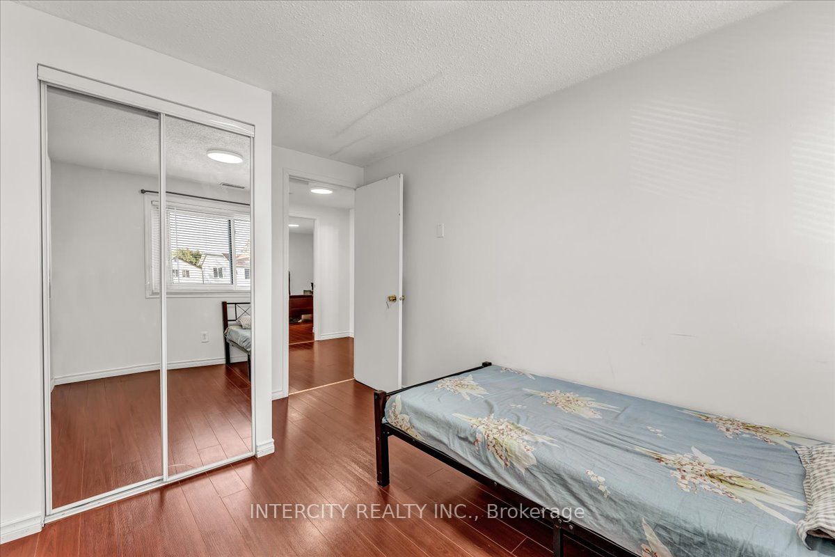 6 Hedley Court Property Photo 25