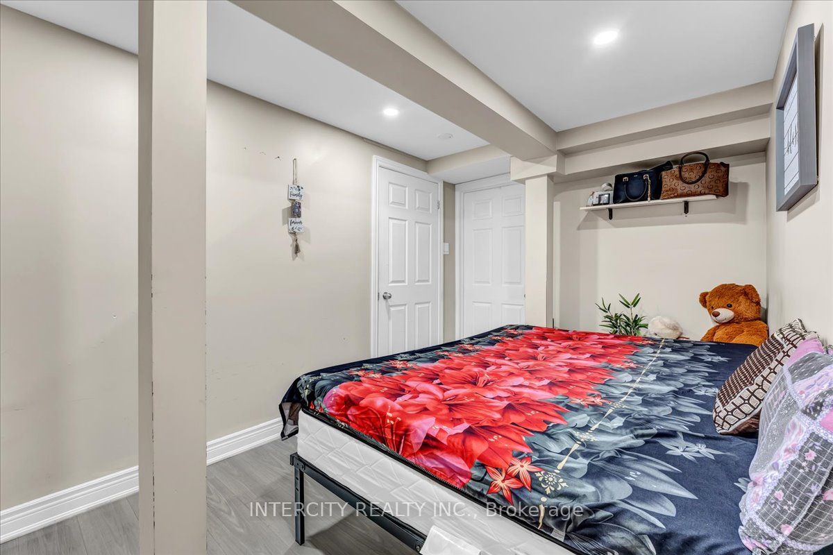 6 Hedley Court Property Photo 28