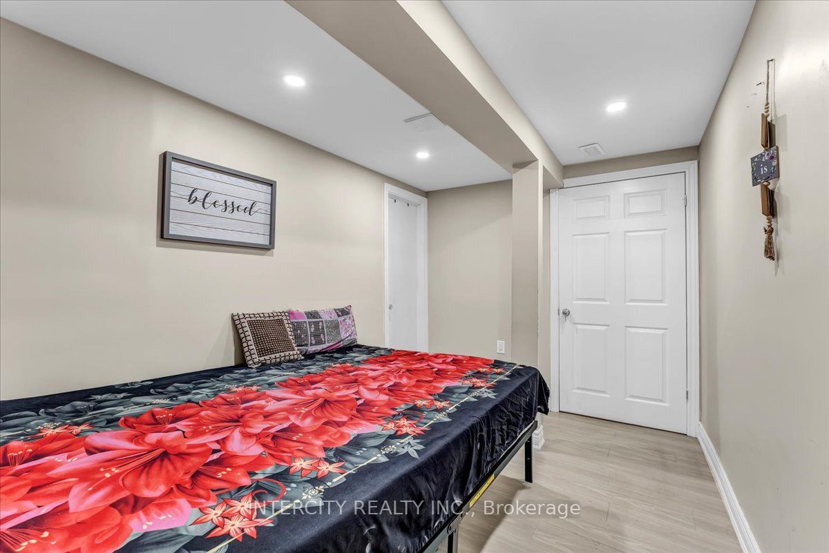 6 Hedley Court Property Photo 29